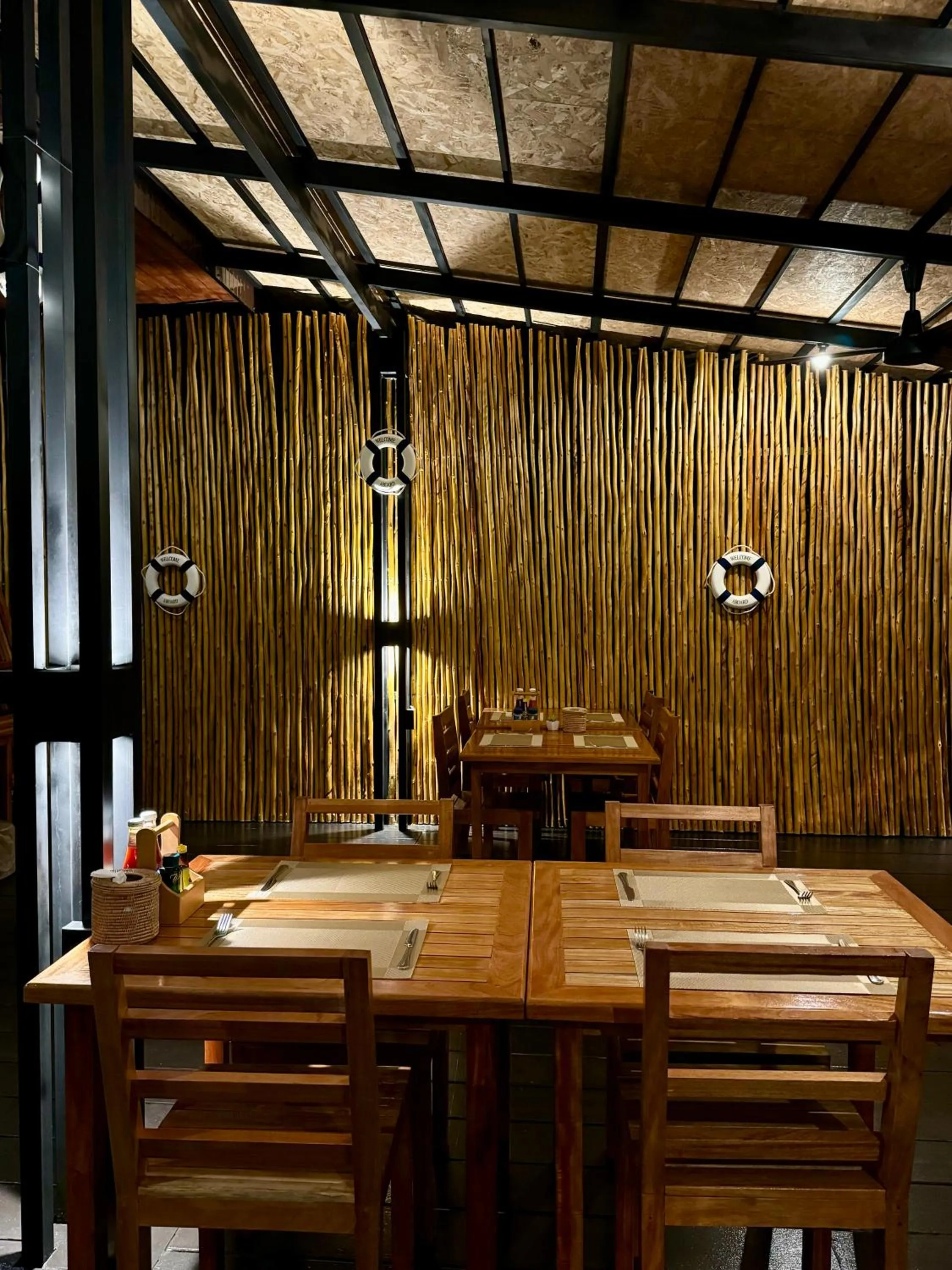 Restaurant/places to eat in Verona Lanta Resort