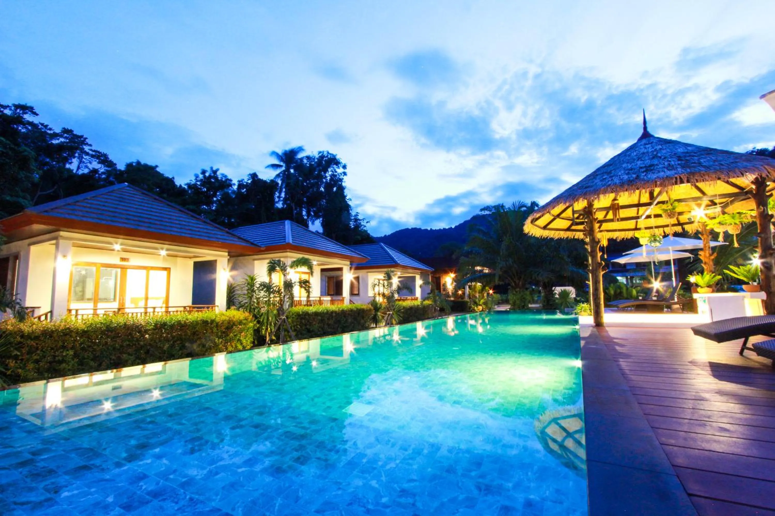 Swimming pool in Verona Lanta Resort