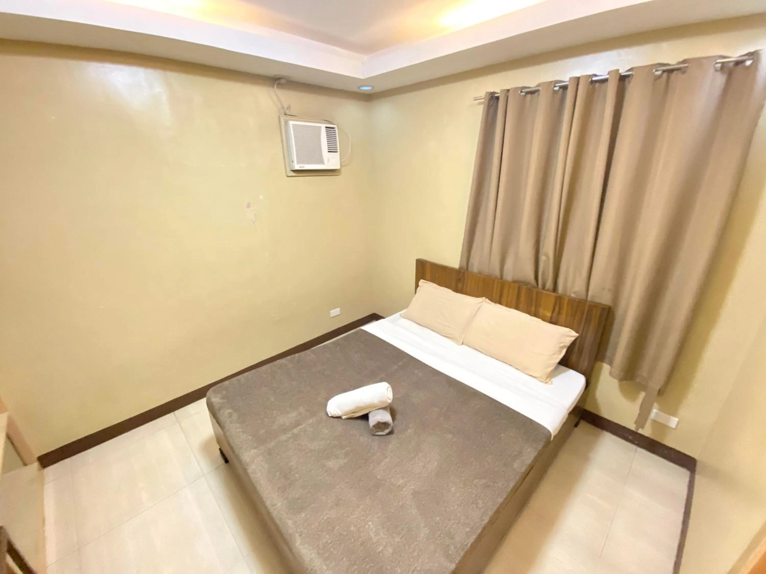 Bed in East Square Inn