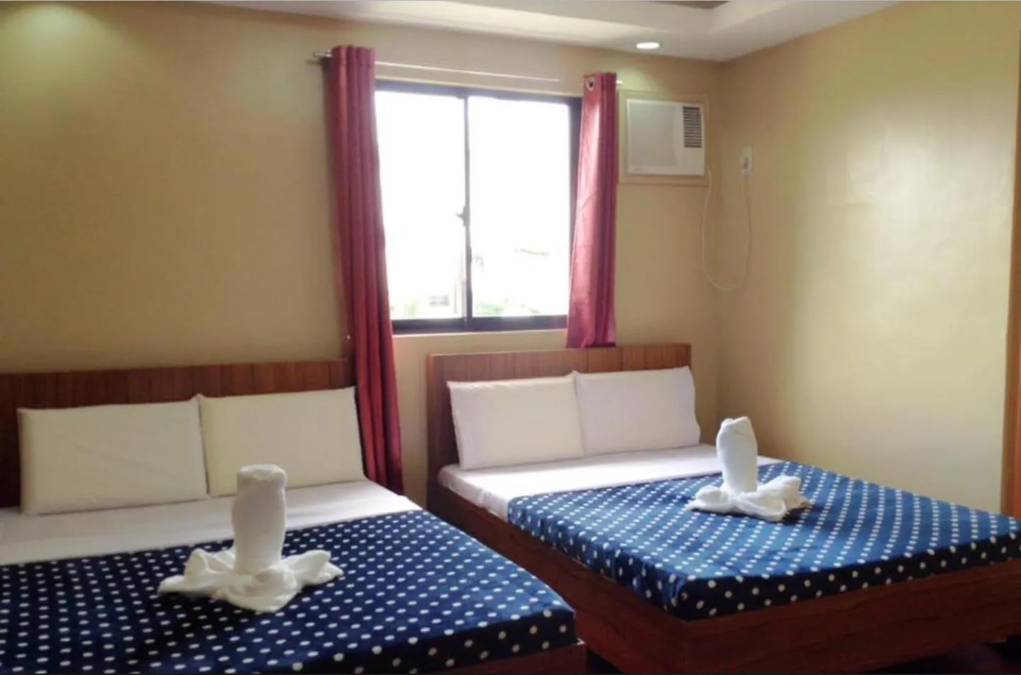 Bed in East Square Inn