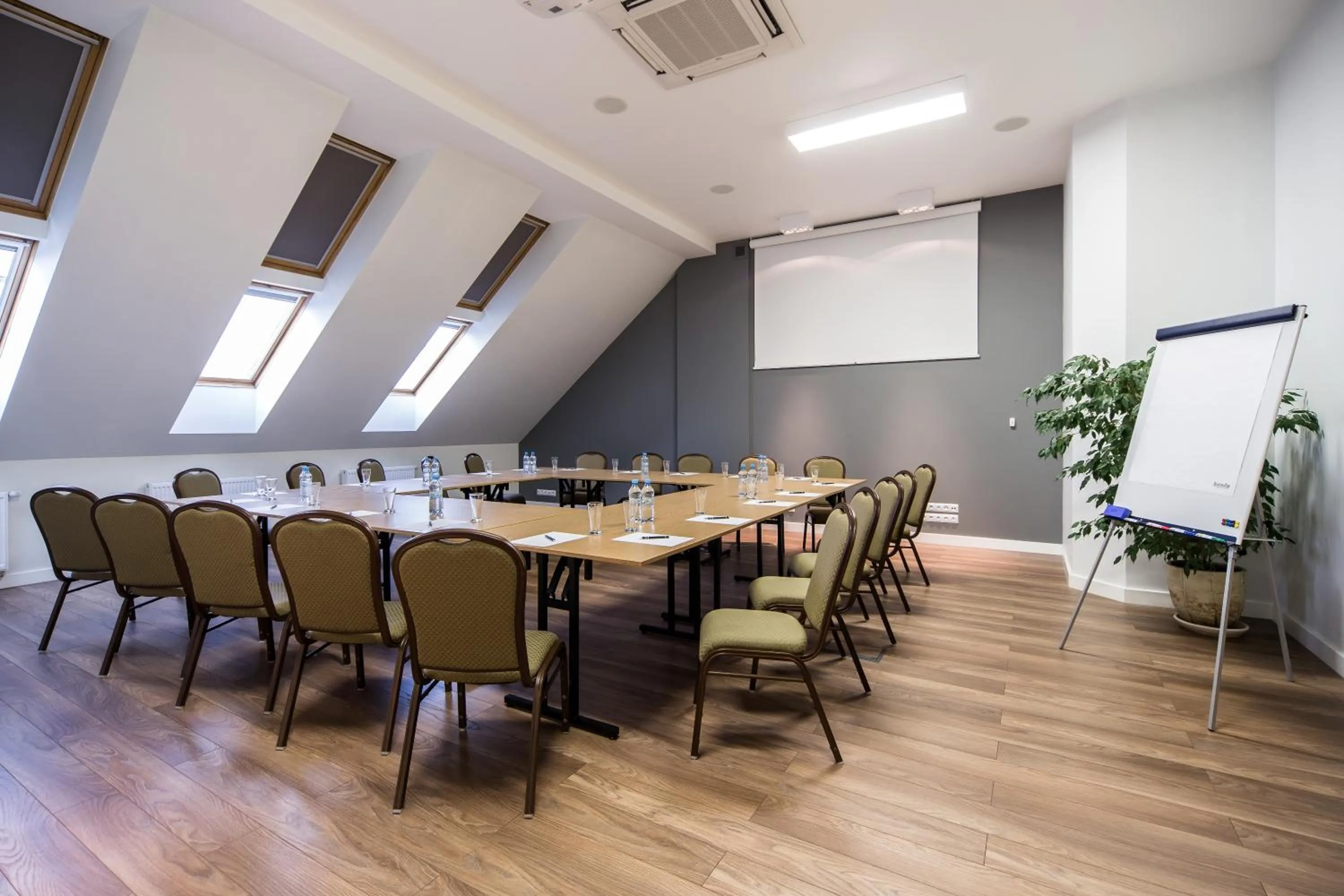 Business facilities in Chata Walichnowska