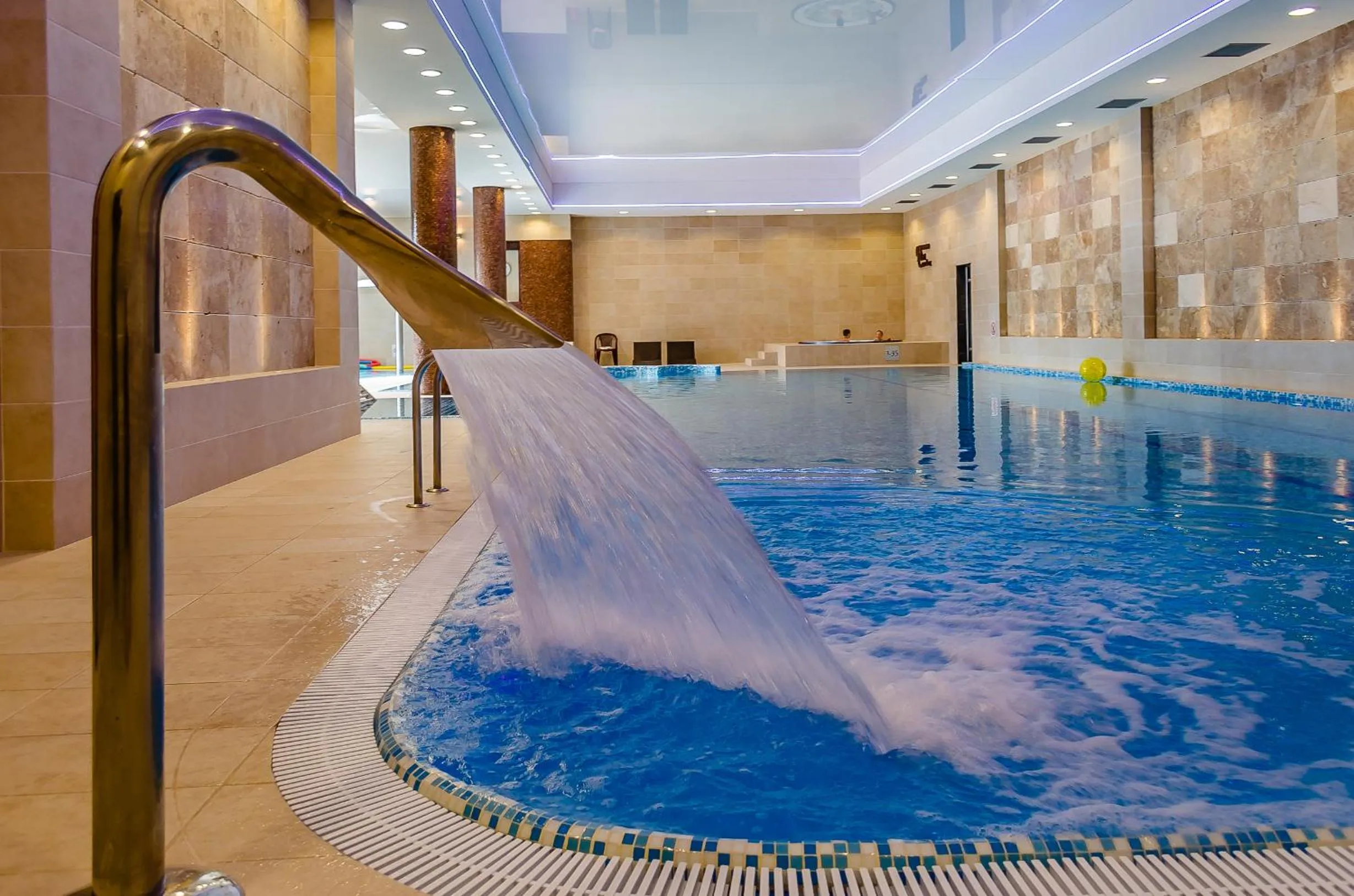 Swimming pool in Hotel Czardasz Spa & Wellness