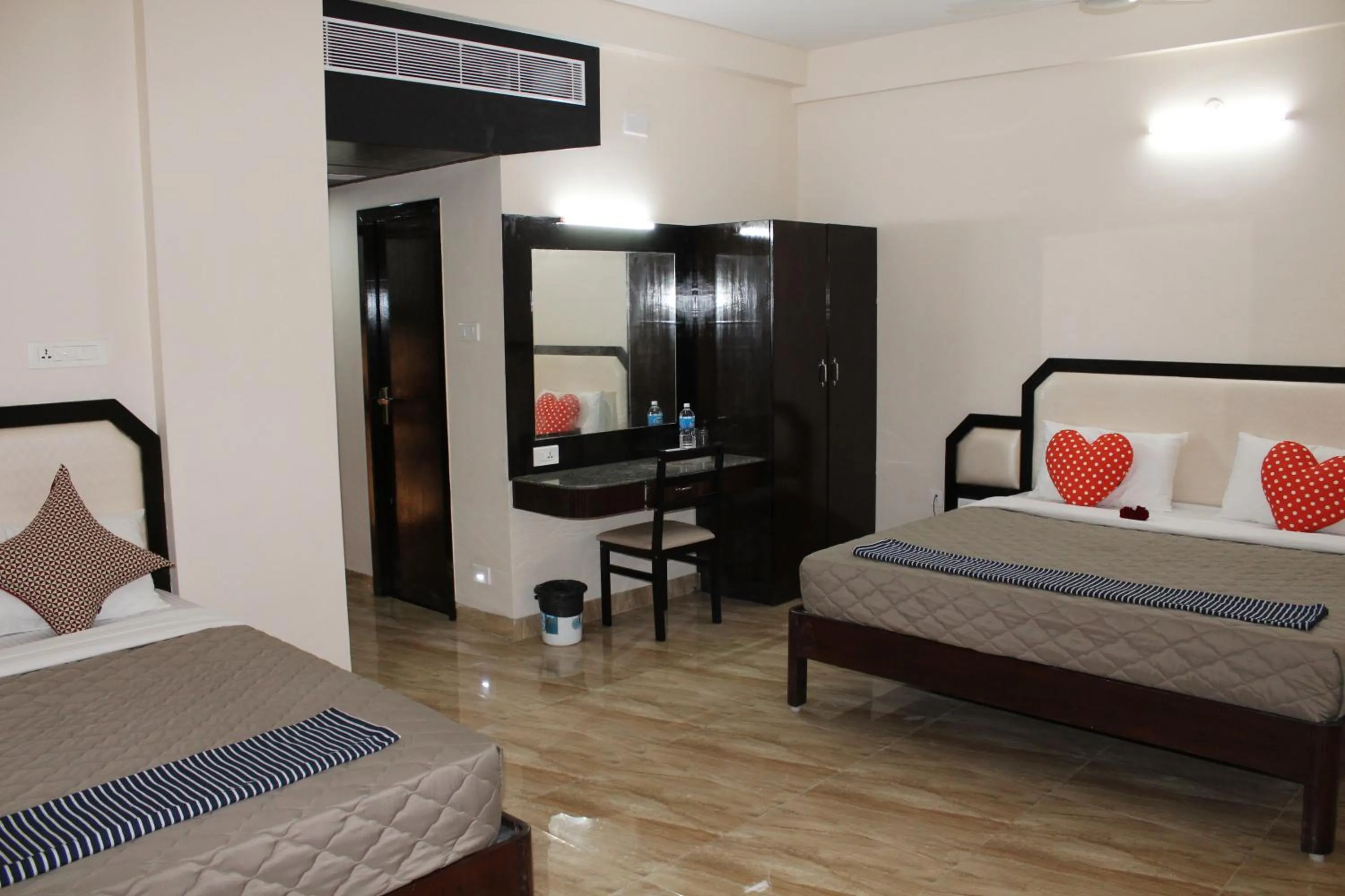 Photo of the whole room, Bed in Hotel Jaidharshini Palace