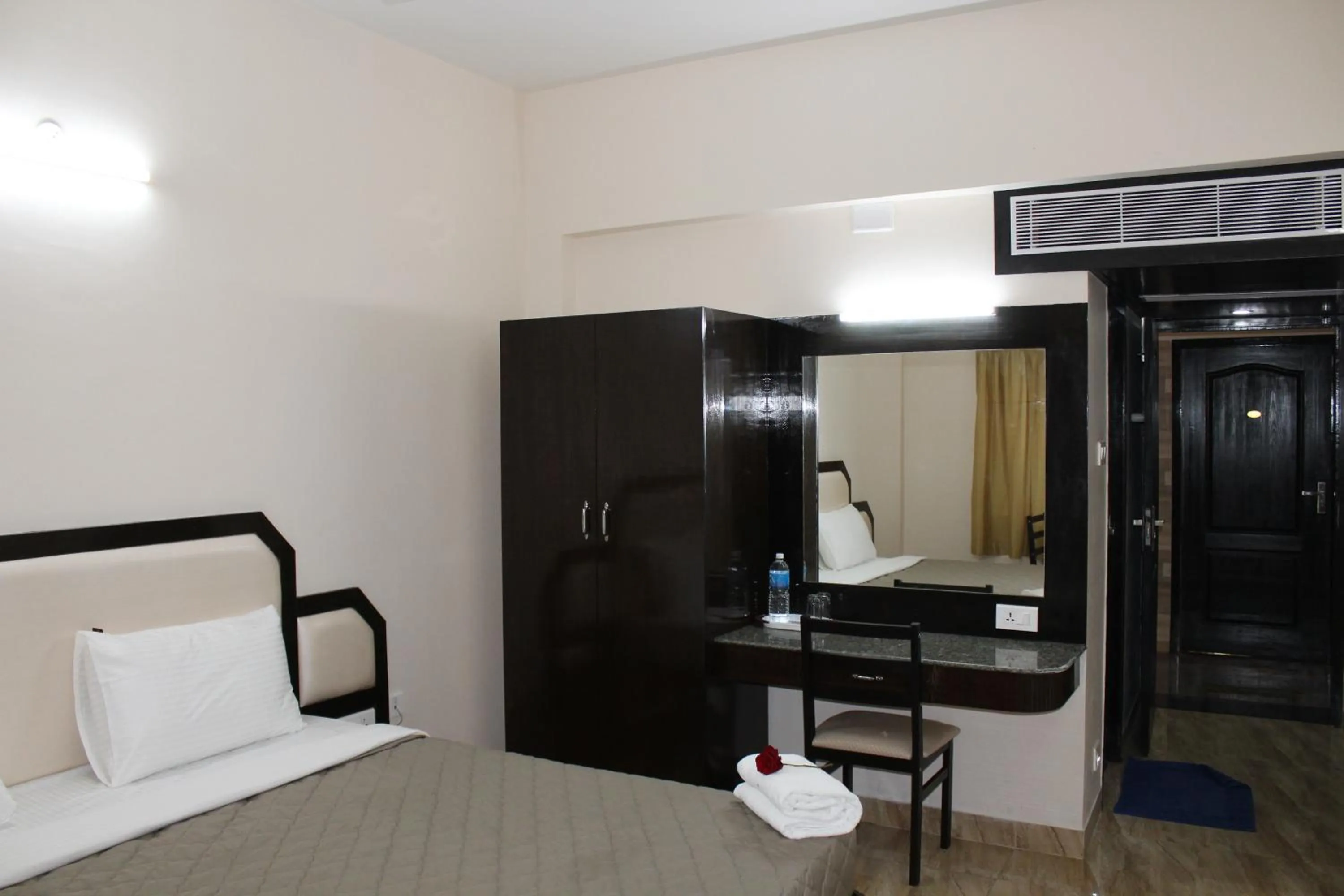 Photo of the whole room, Bed in Hotel Jaidharshini Palace