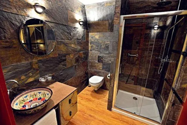 Shower in Karczma Rzym Bydgoszcz S5