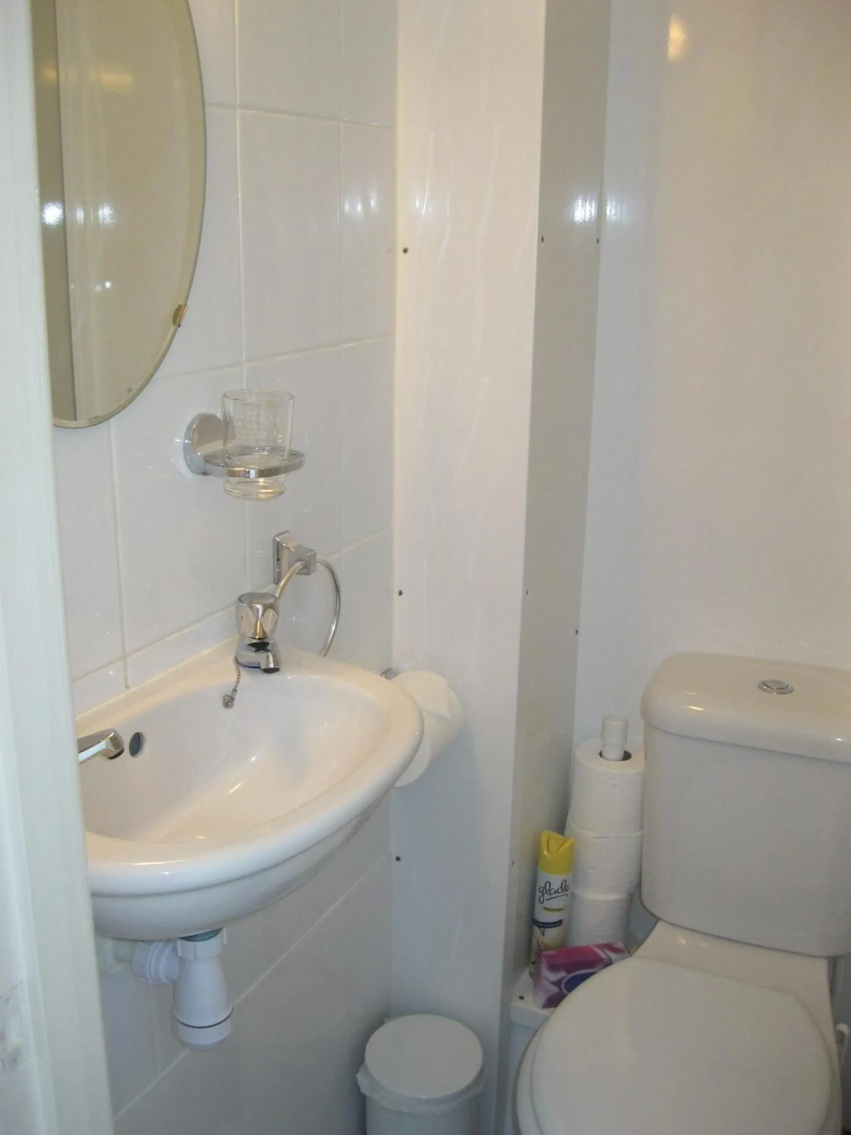 Bathroom in Channel View Guest House