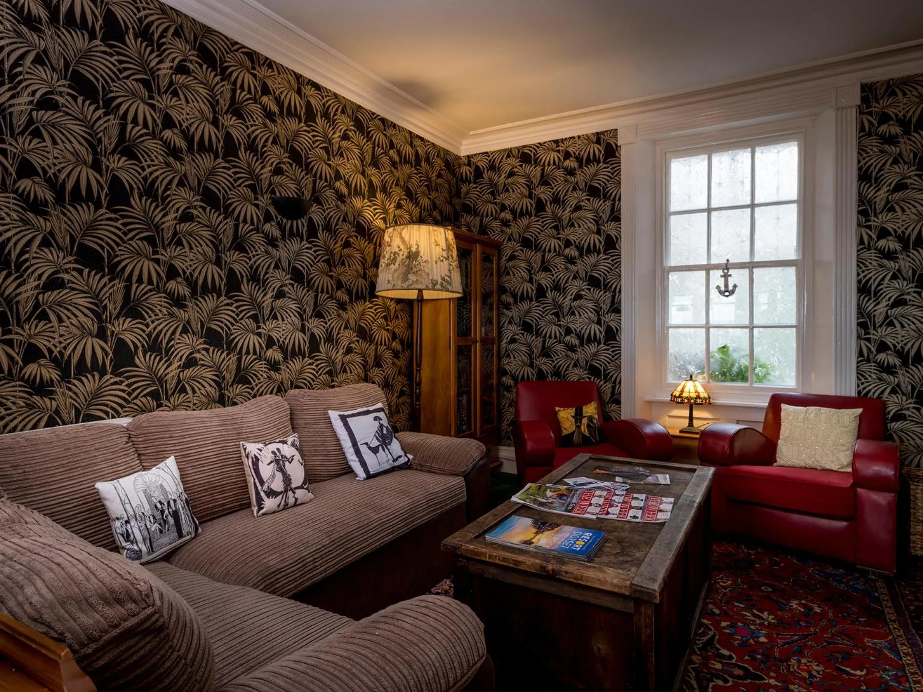 Communal lounge/ TV room in Channel View Guest House