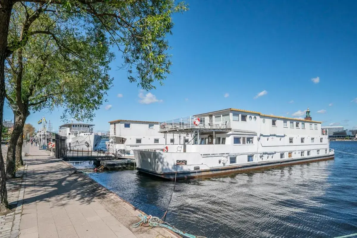 Property building in Rygerfjord Hotel & Hostel Property building in Rygerfjord Hotel & Hostel