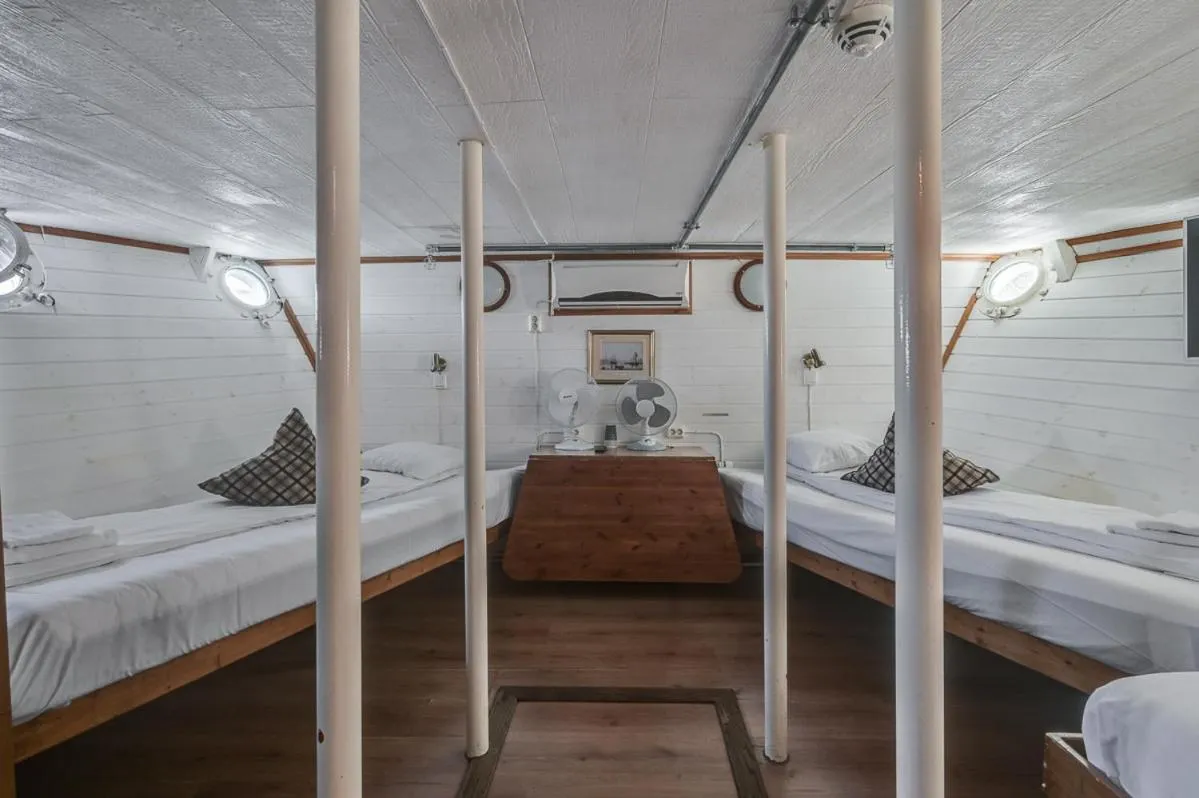Property building, Bed in Rygerfjord Hotel & Hostel