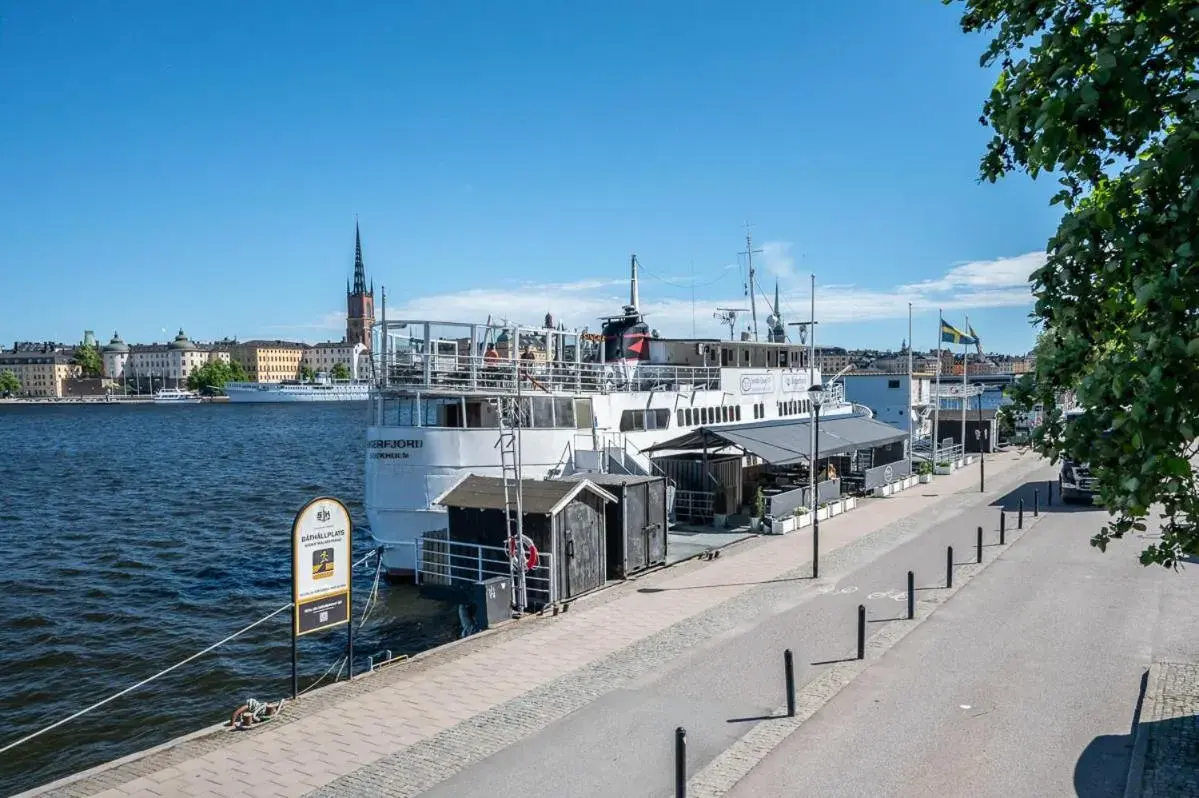 Property building in Rygerfjord Hotel & Hostel Property building in Rygerfjord Hotel & Hostel