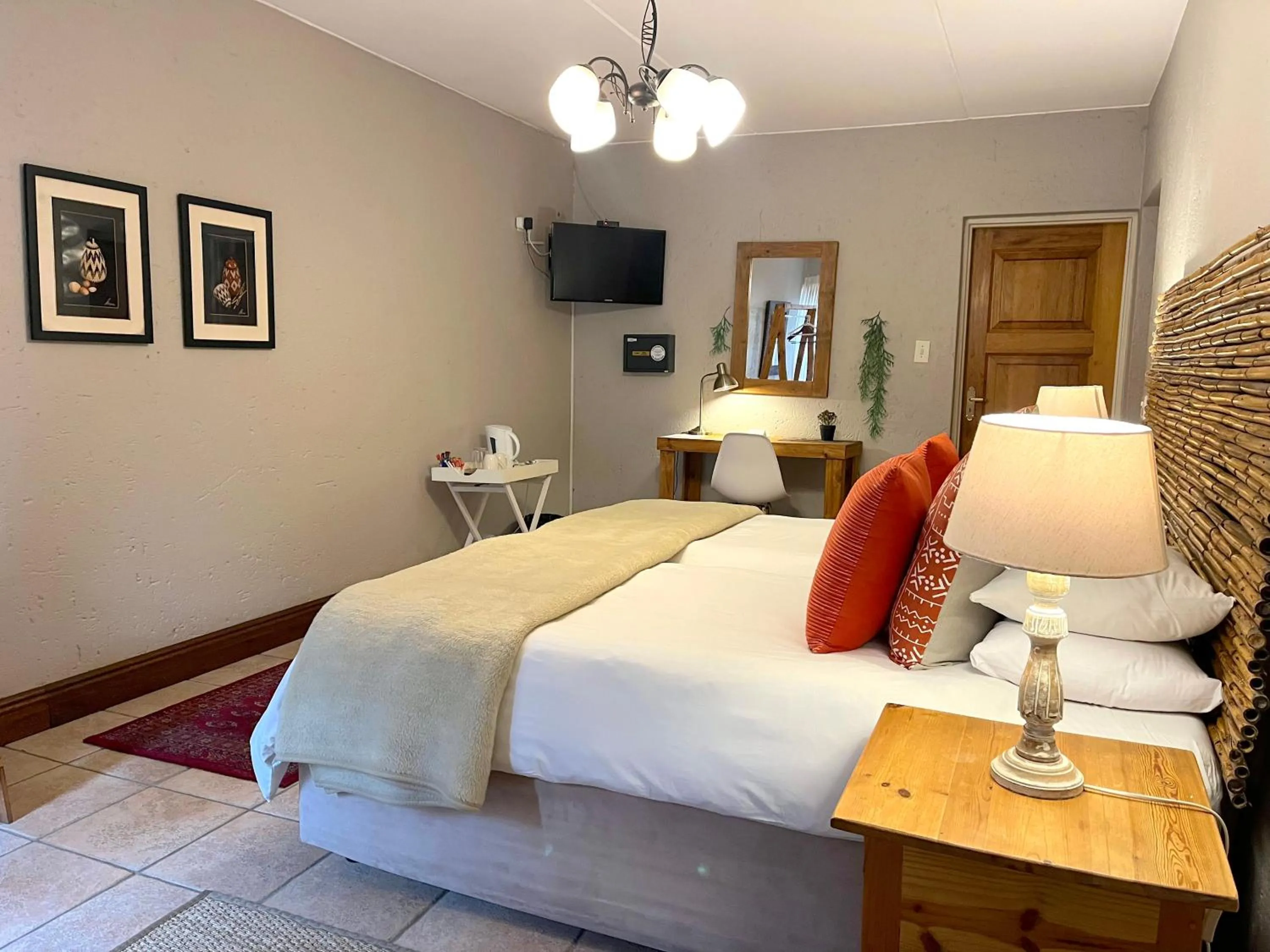 Bed in Safari Club Guest Lodge OR Tambo International Airport