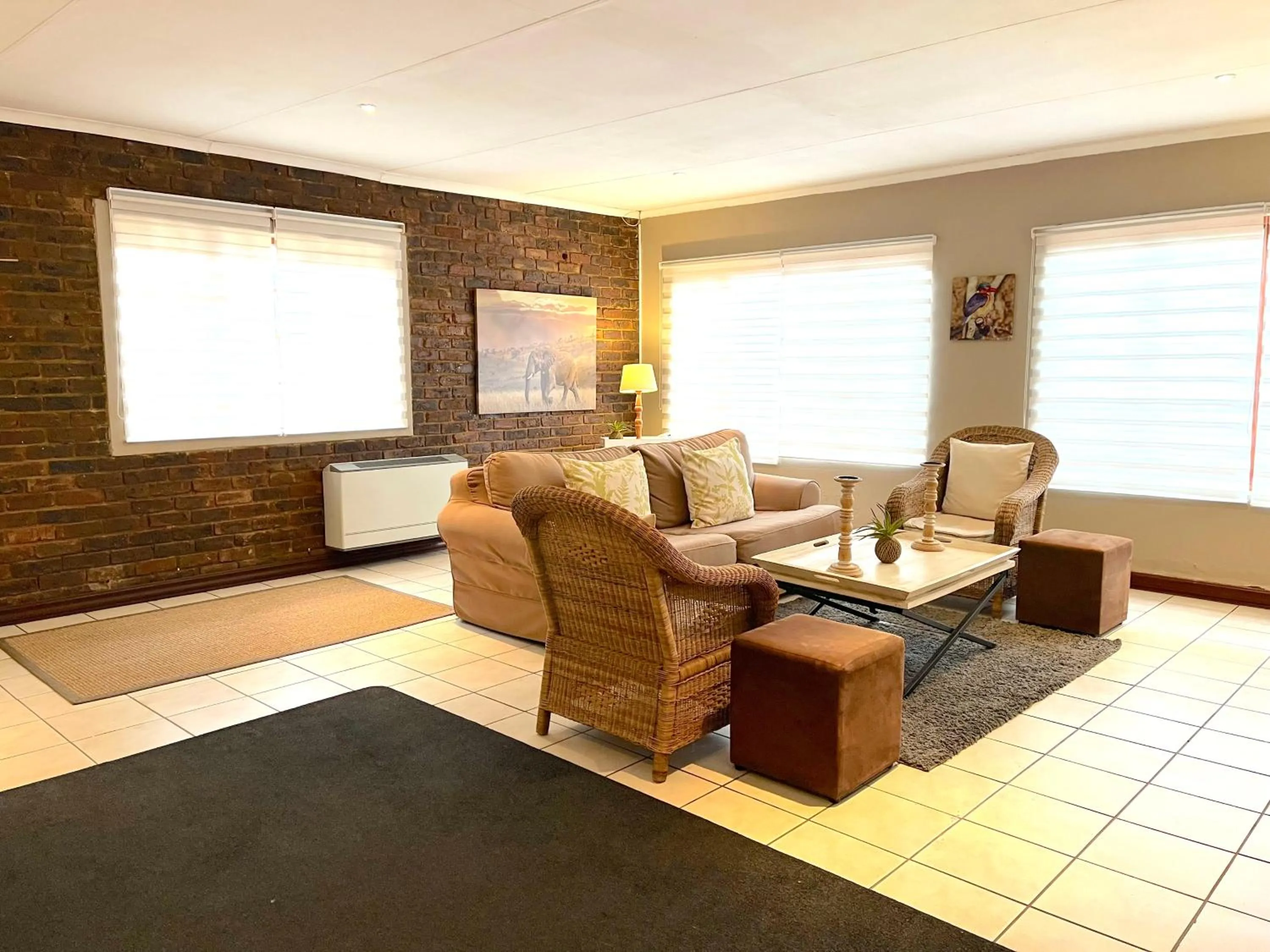 Living room in Safari Club Guest Lodge OR Tambo International Airport