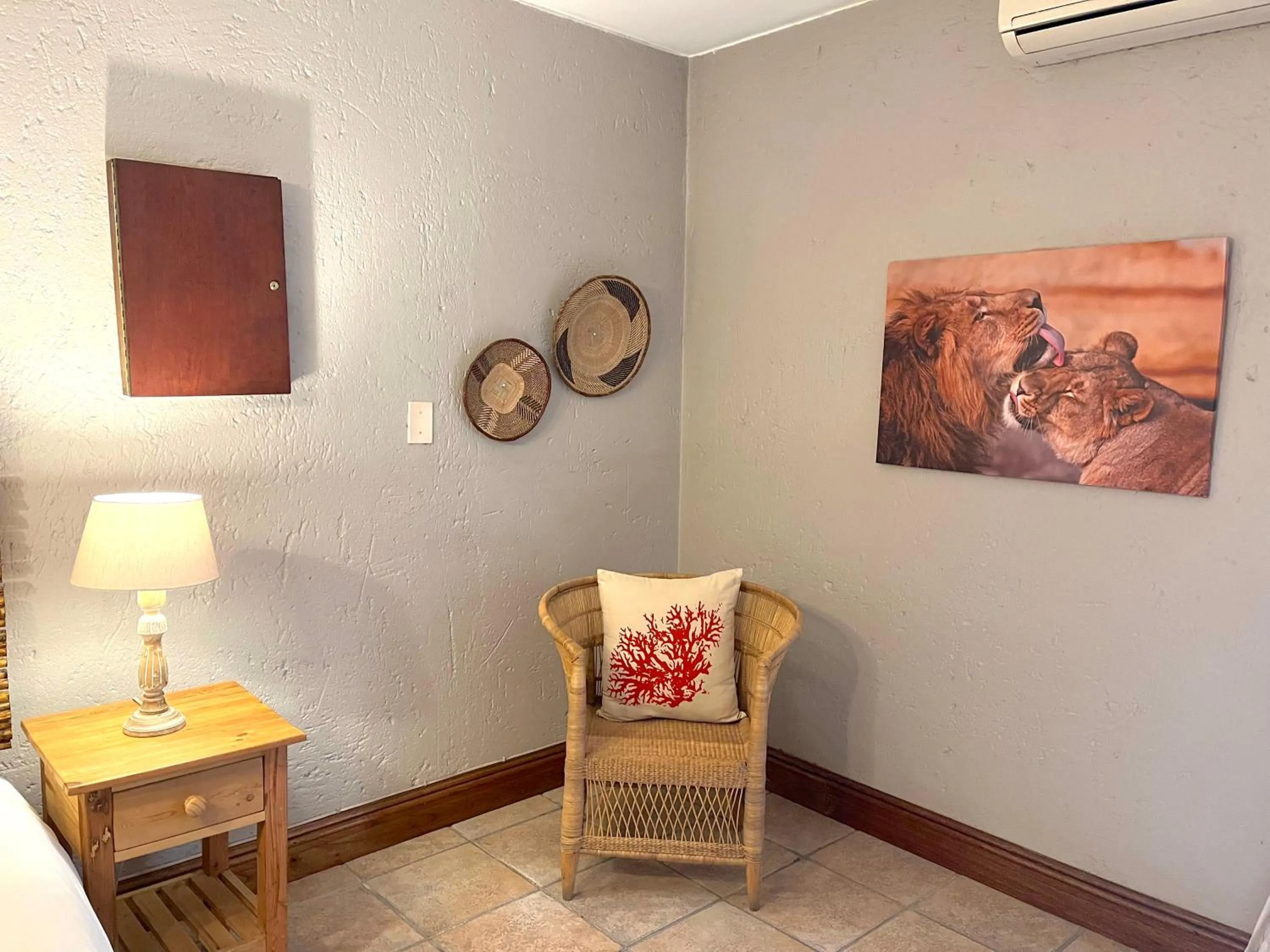 Safari Club Guest Lodge OR Tambo International Airport
