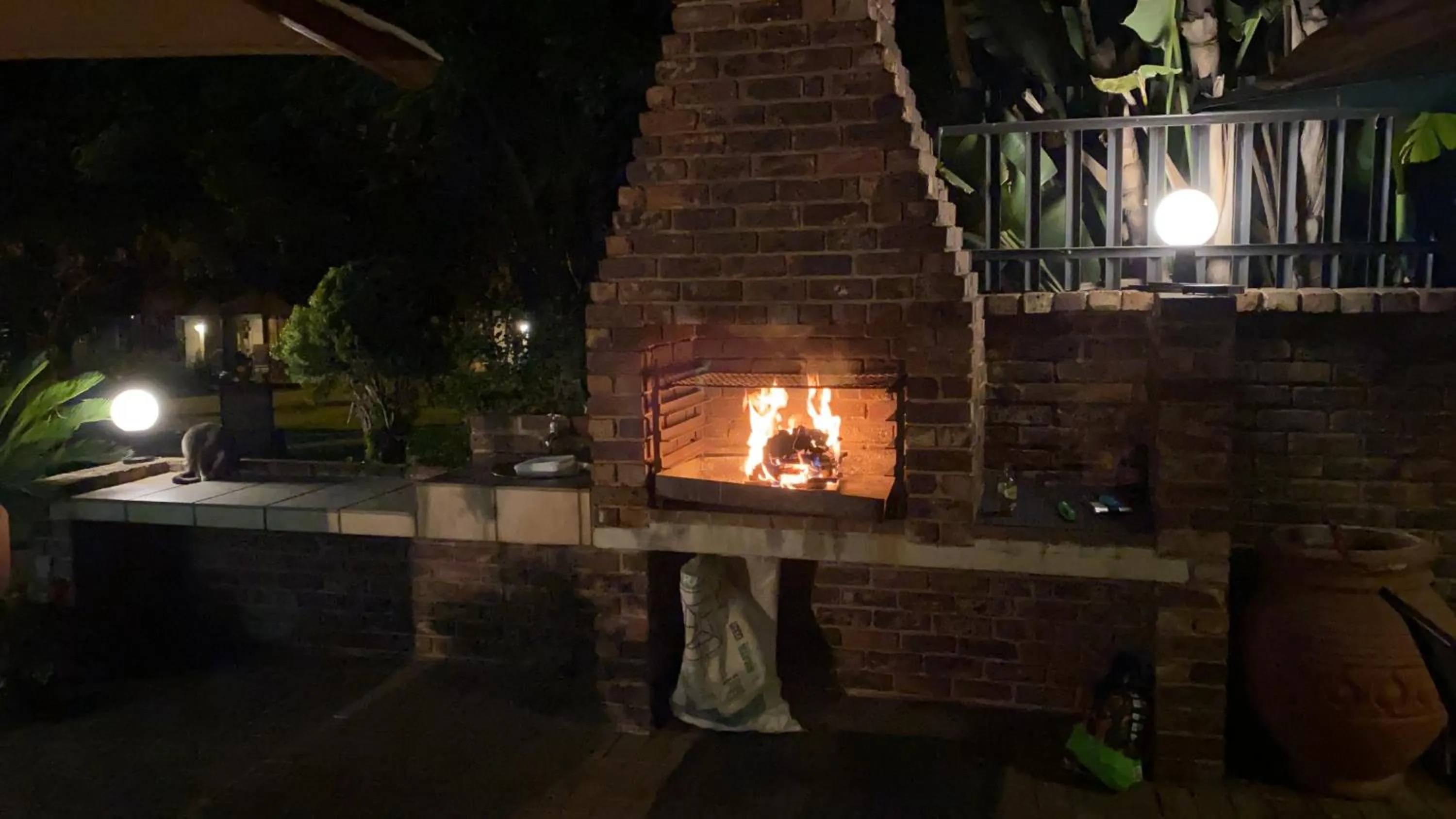 BBQ facilities in Safari Club Guest Lodge OR Tambo International Airport