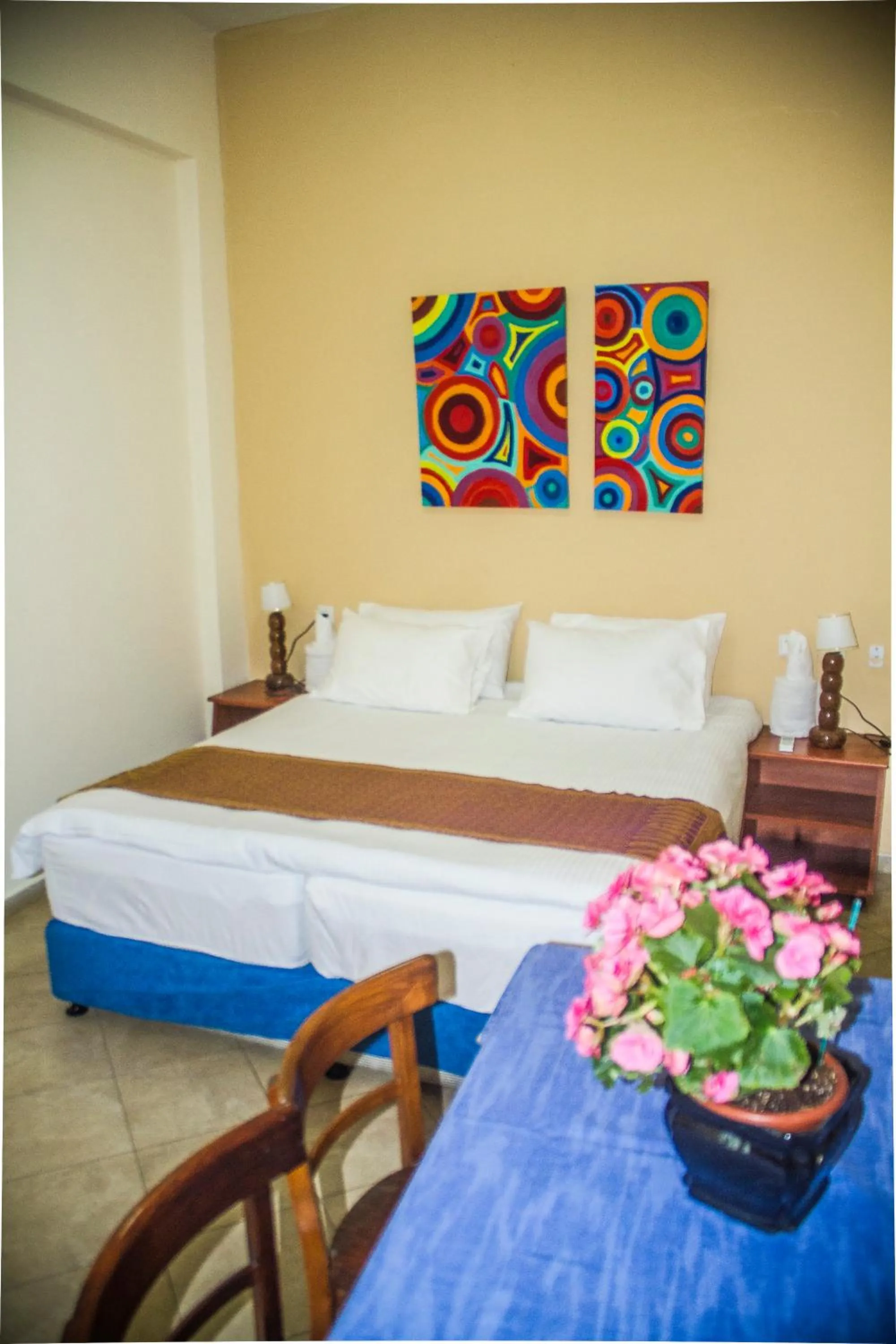 Photo of the whole room in Port Inn