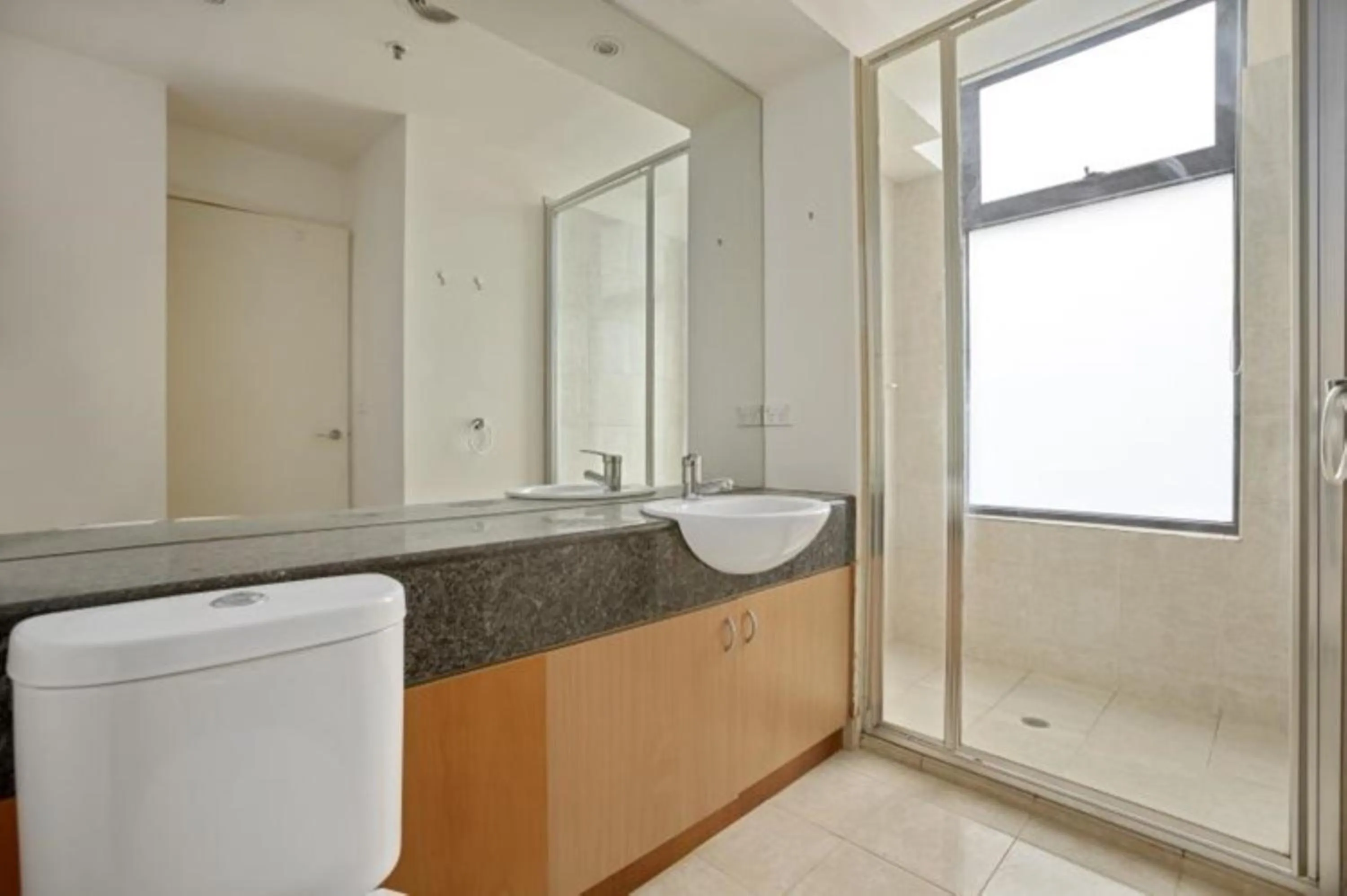 Bathroom in ReadySet Apartments on King