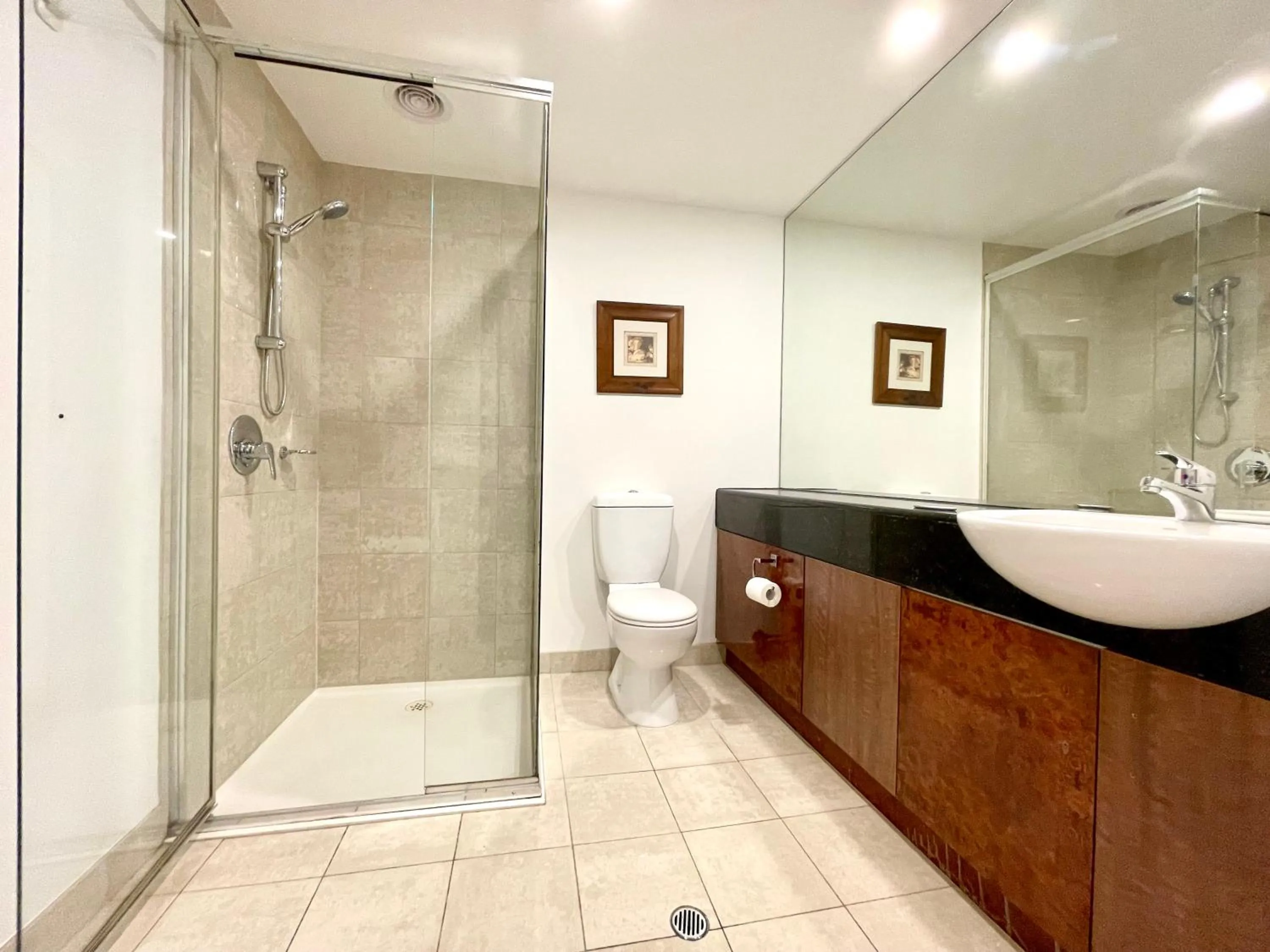 Bathroom in ReadySet Apartments on King