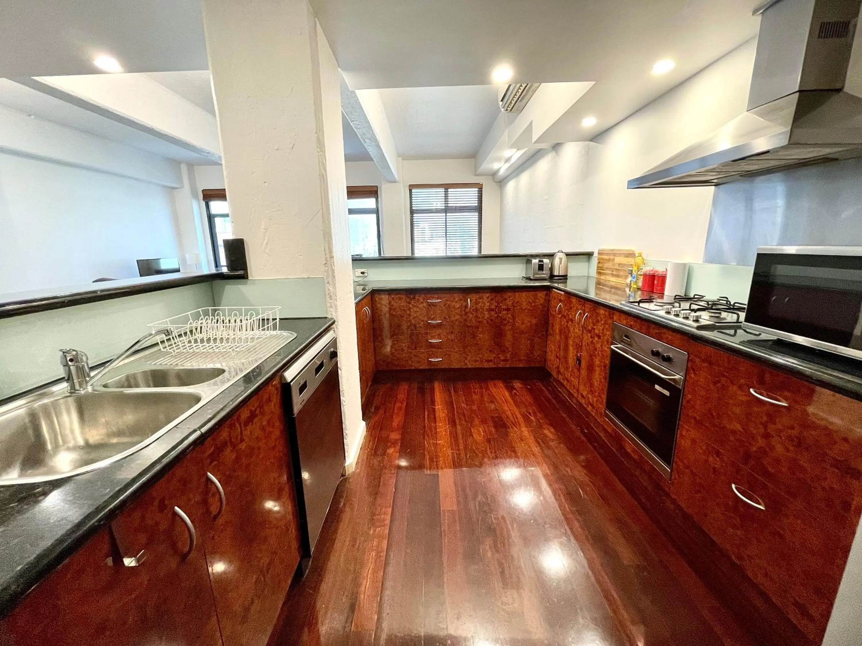 Kitchen or kitchenette in ReadySet Apartments on King