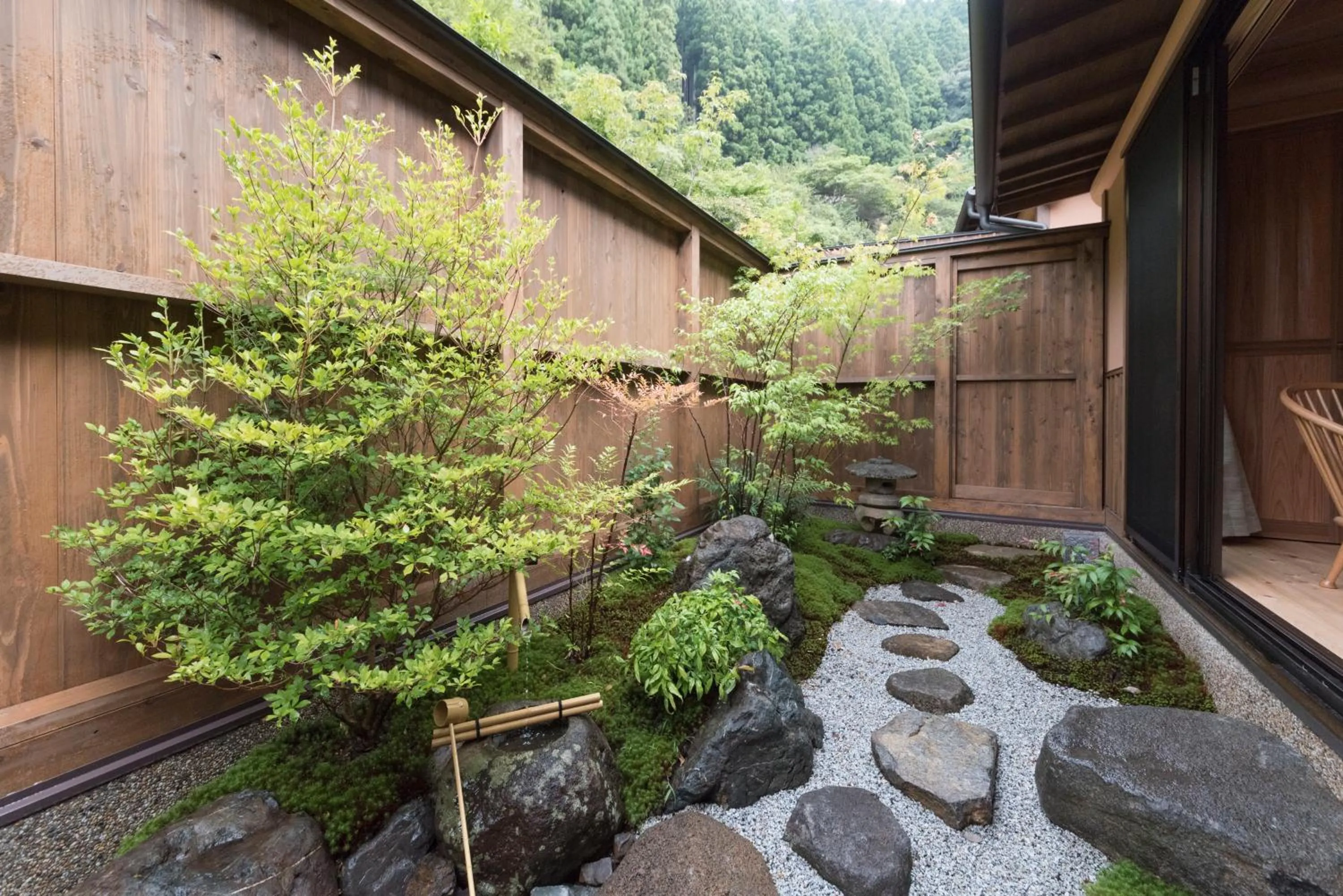 Garden view in Yunotani Senkei