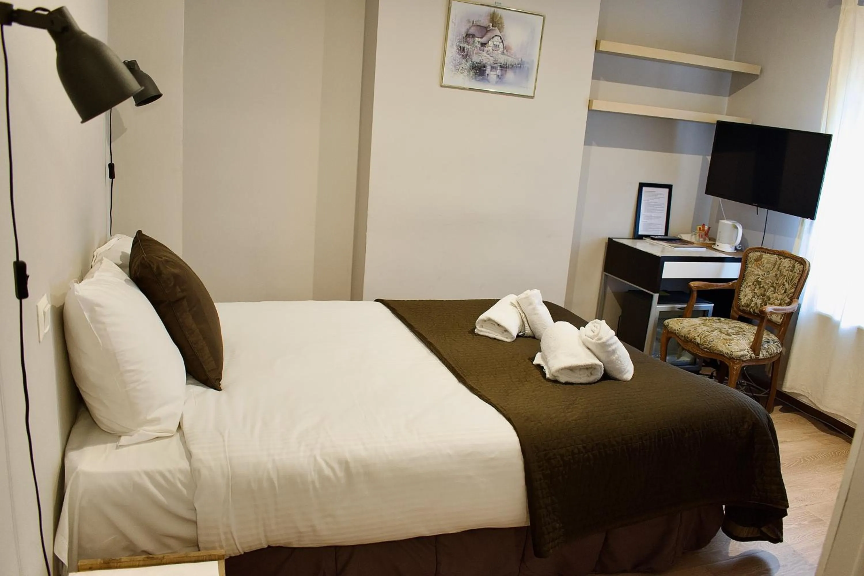 Bed in Hotel Du Parlement