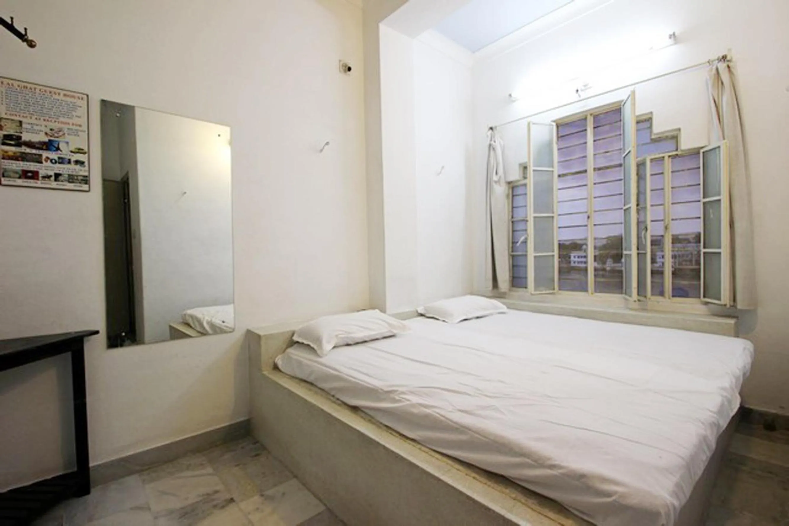 Bed in Lalghat Haveli