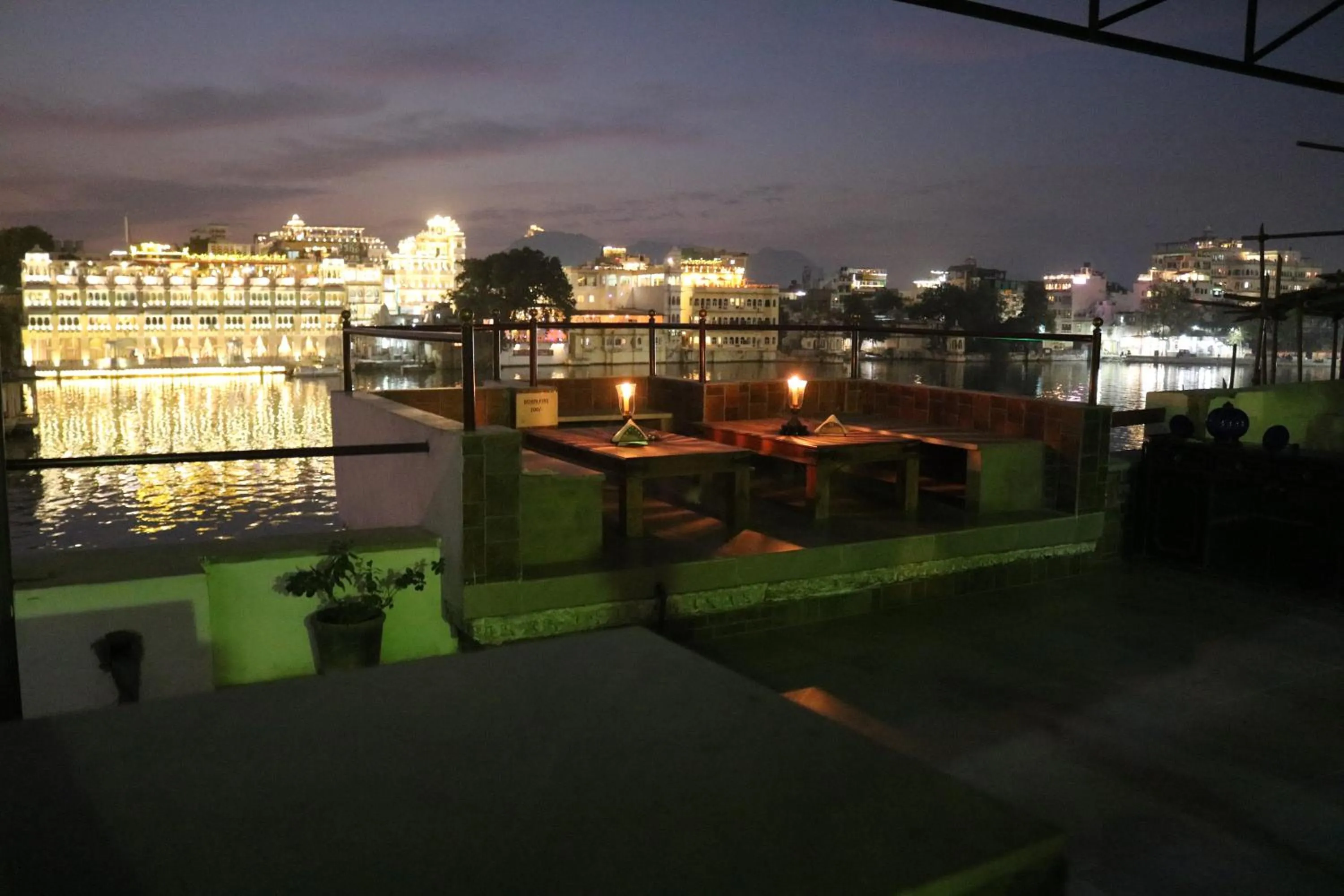 Restaurant/places to eat in Lalghat Haveli