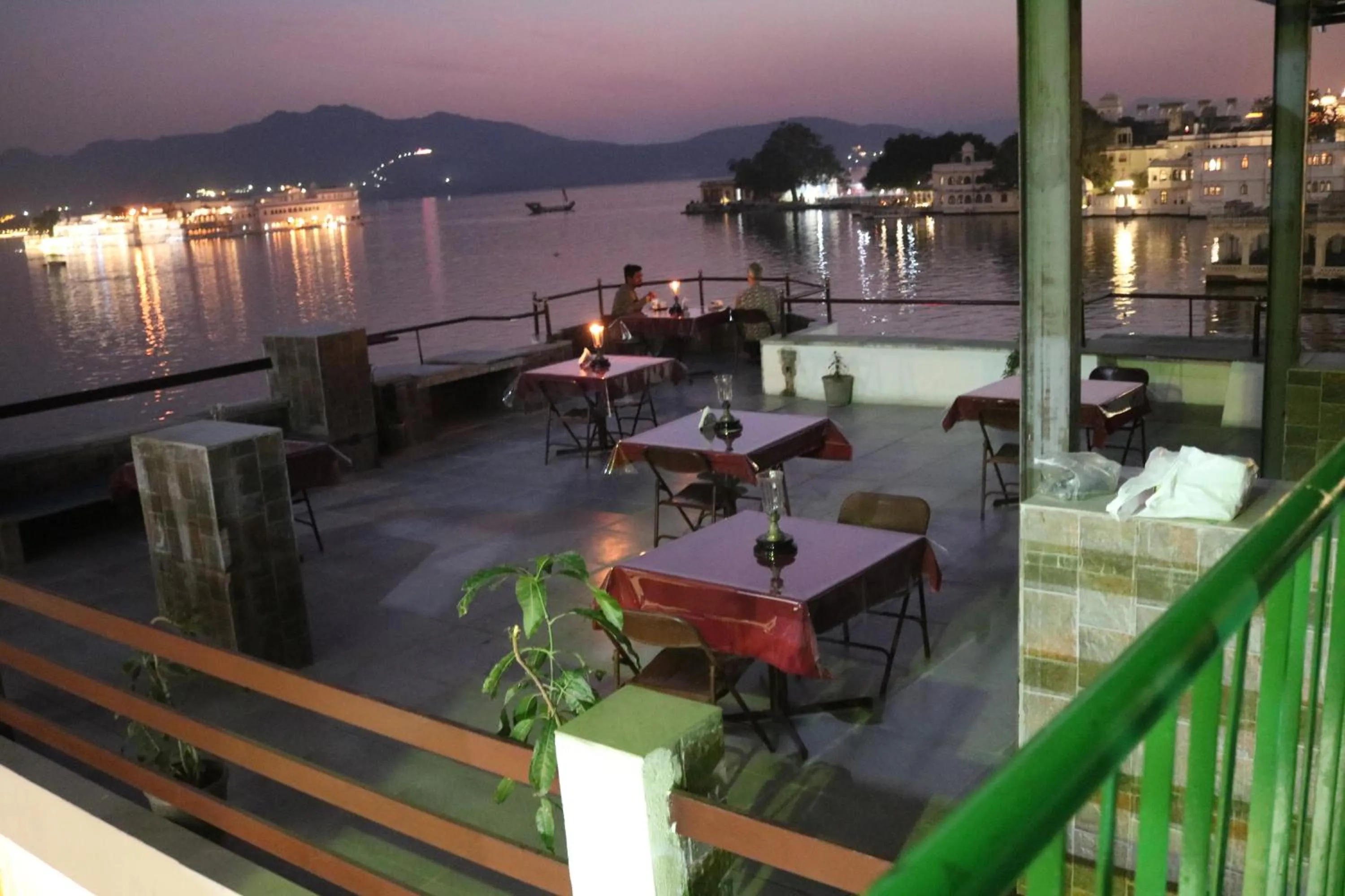 Restaurant/places to eat in Lalghat Haveli
