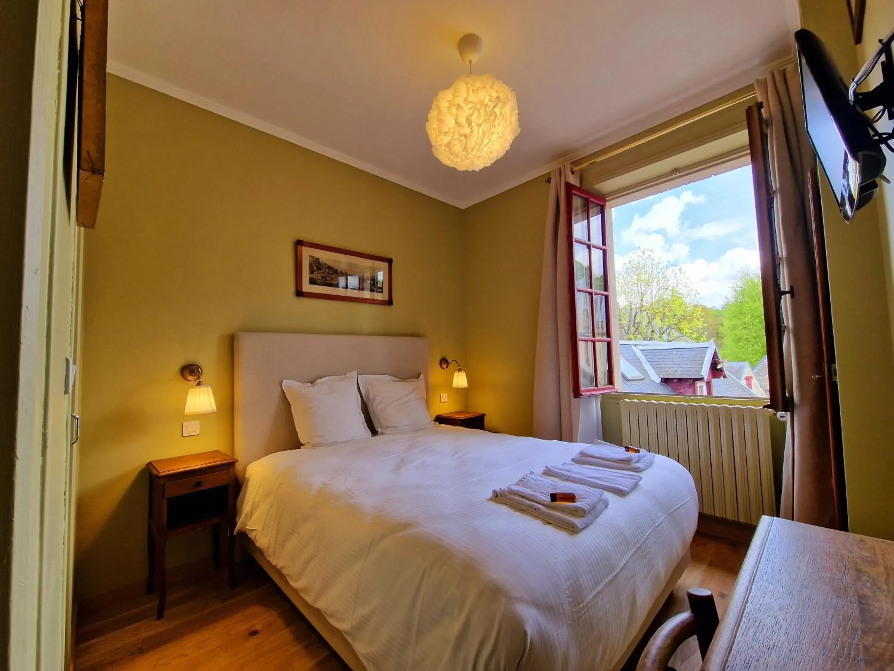 Double Room in HOTEL DE L'ABBAYE DE LONGPONT Double Room in HOTEL DE L'ABBAYE DE LONGPONT