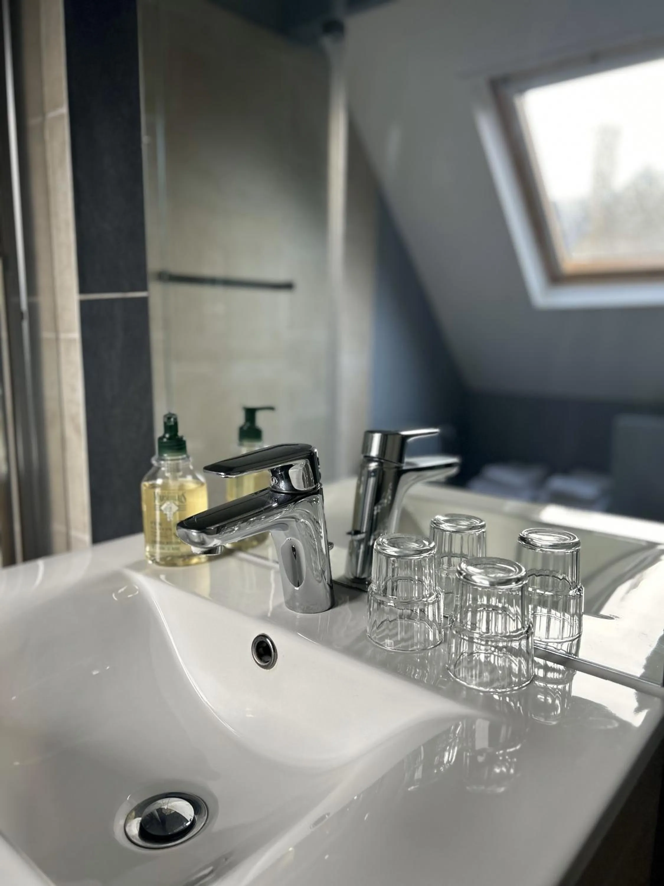 Bathroom in HOTEL DE L'ABBAYE DE LONGPONT