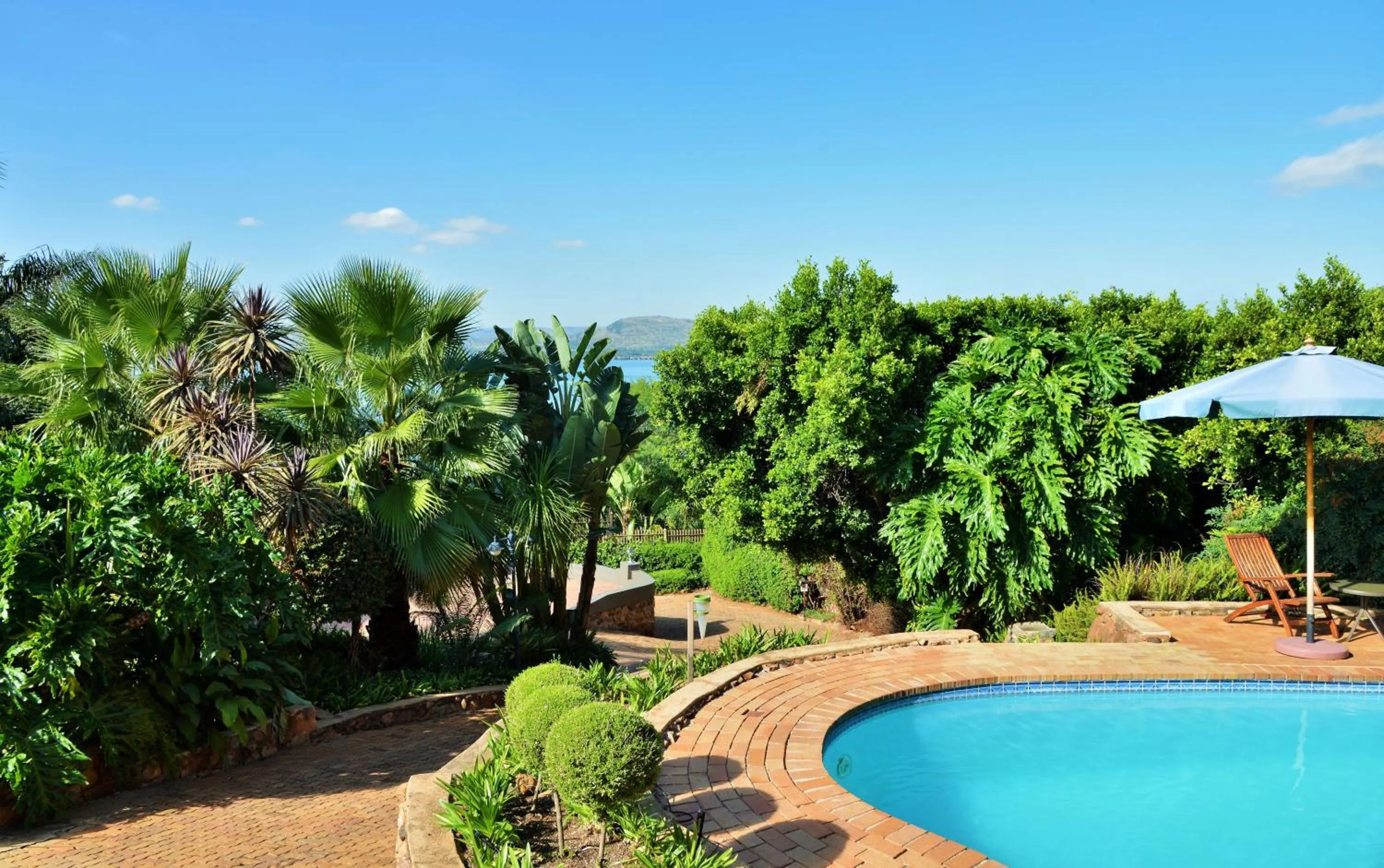 Swimming pool in Stirling Manor Boutique Guest House