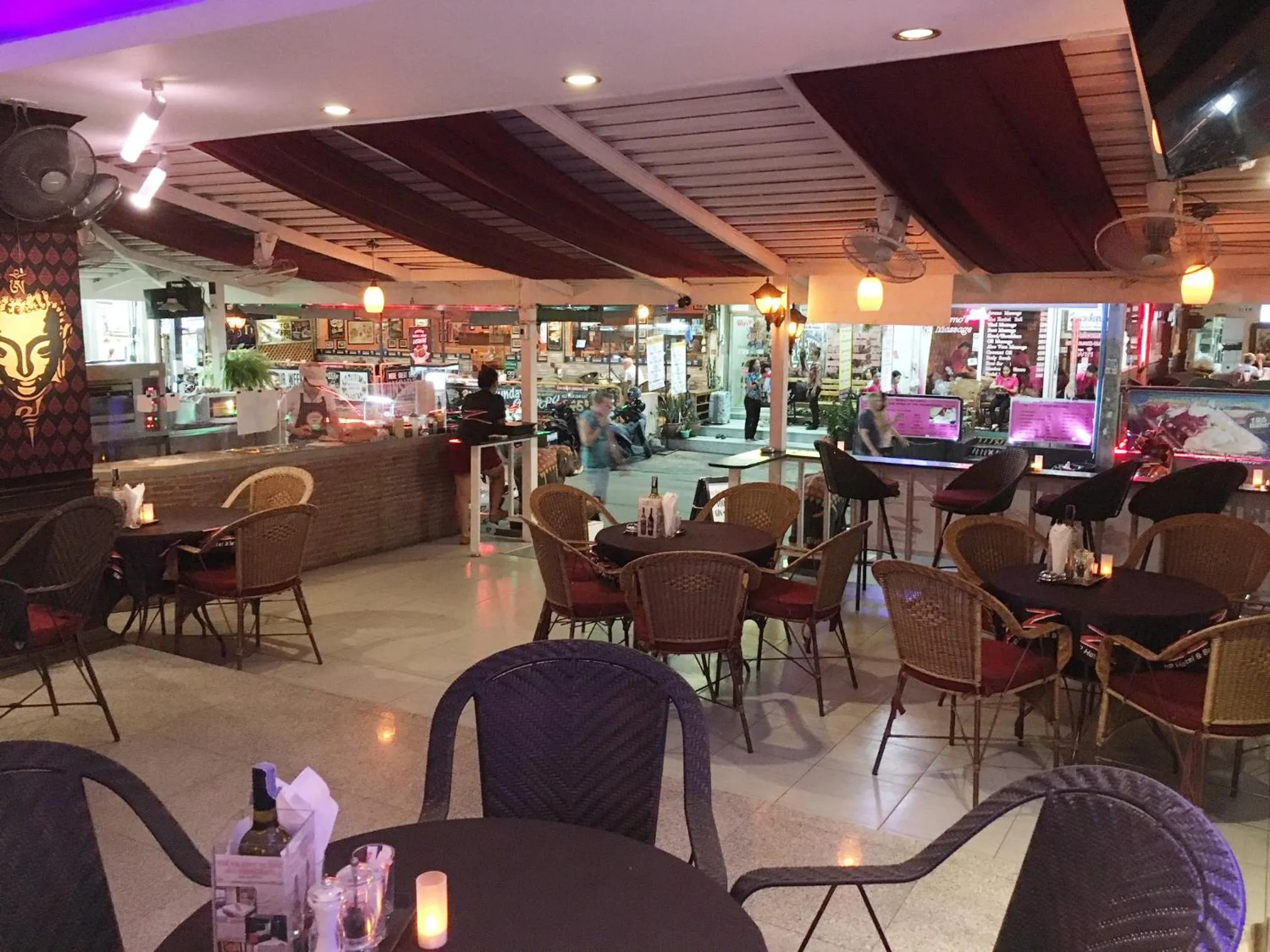 Restaurant/places to eat in ZIP Hotel & Restaurant