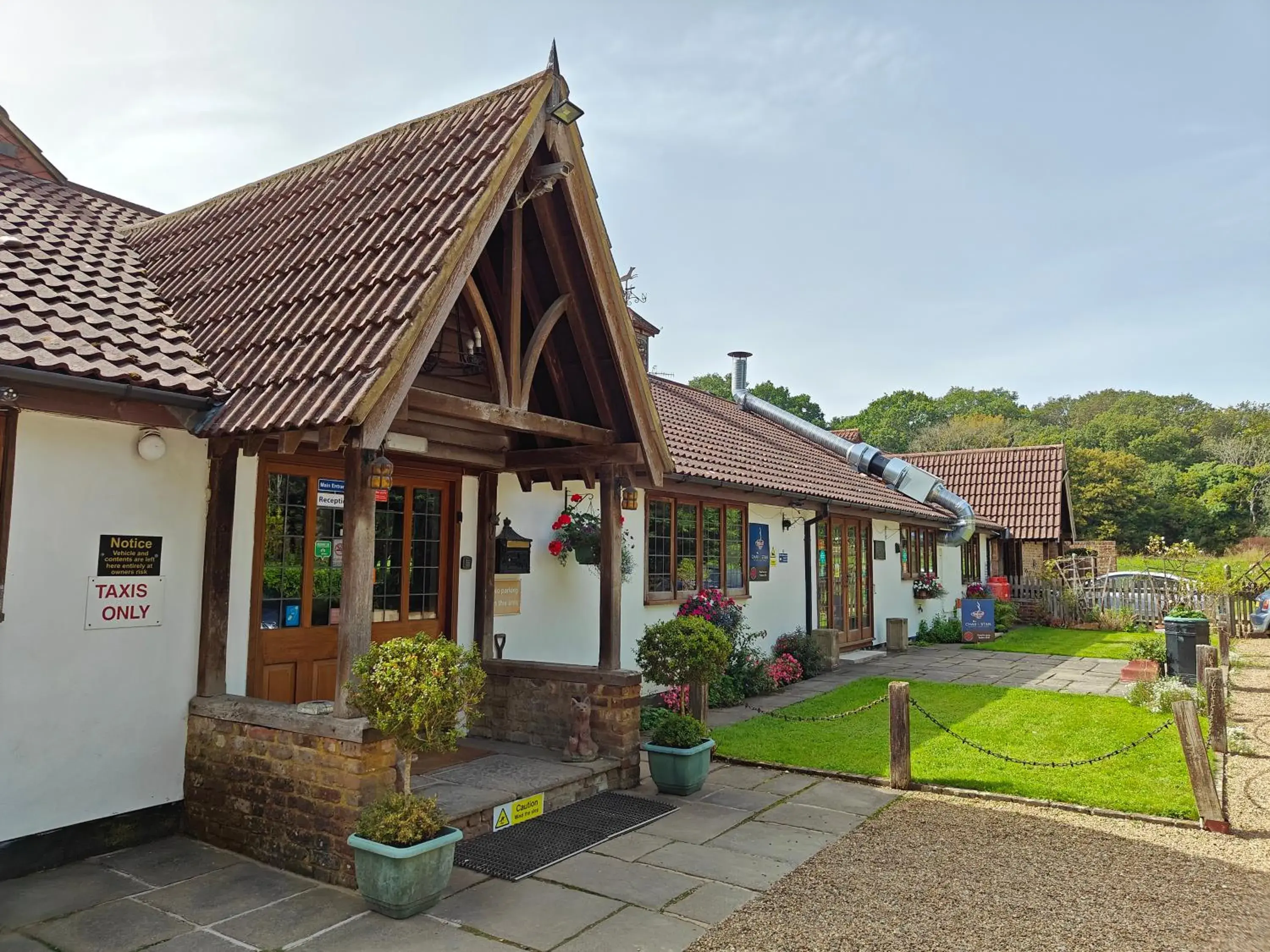 Property building in Little Foxes Hotel & Gatwick Airport Parking Property building in Little Foxes Hotel & Gatwick Airport Parking