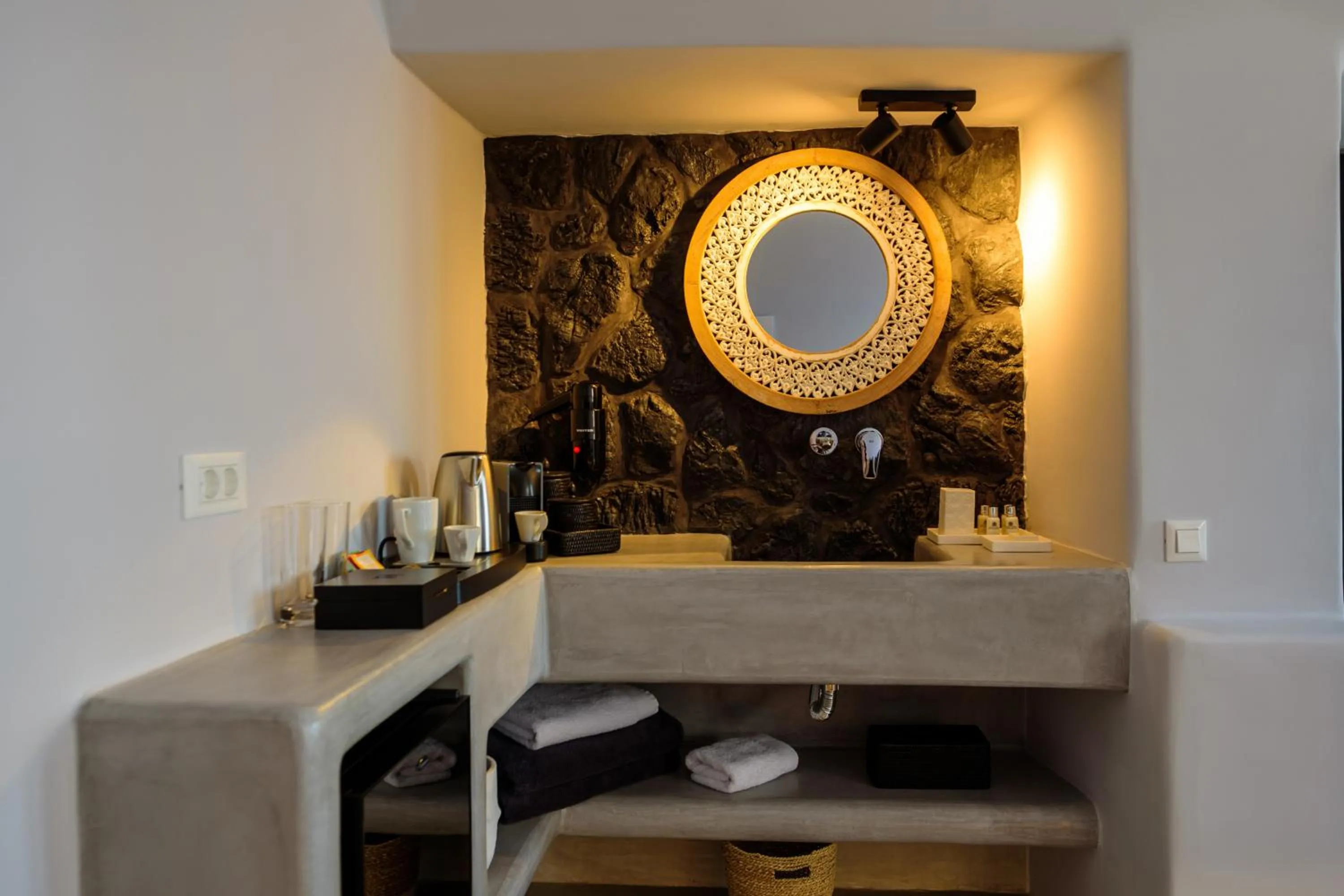 Coffee/tea facilities in Nostos Apartments