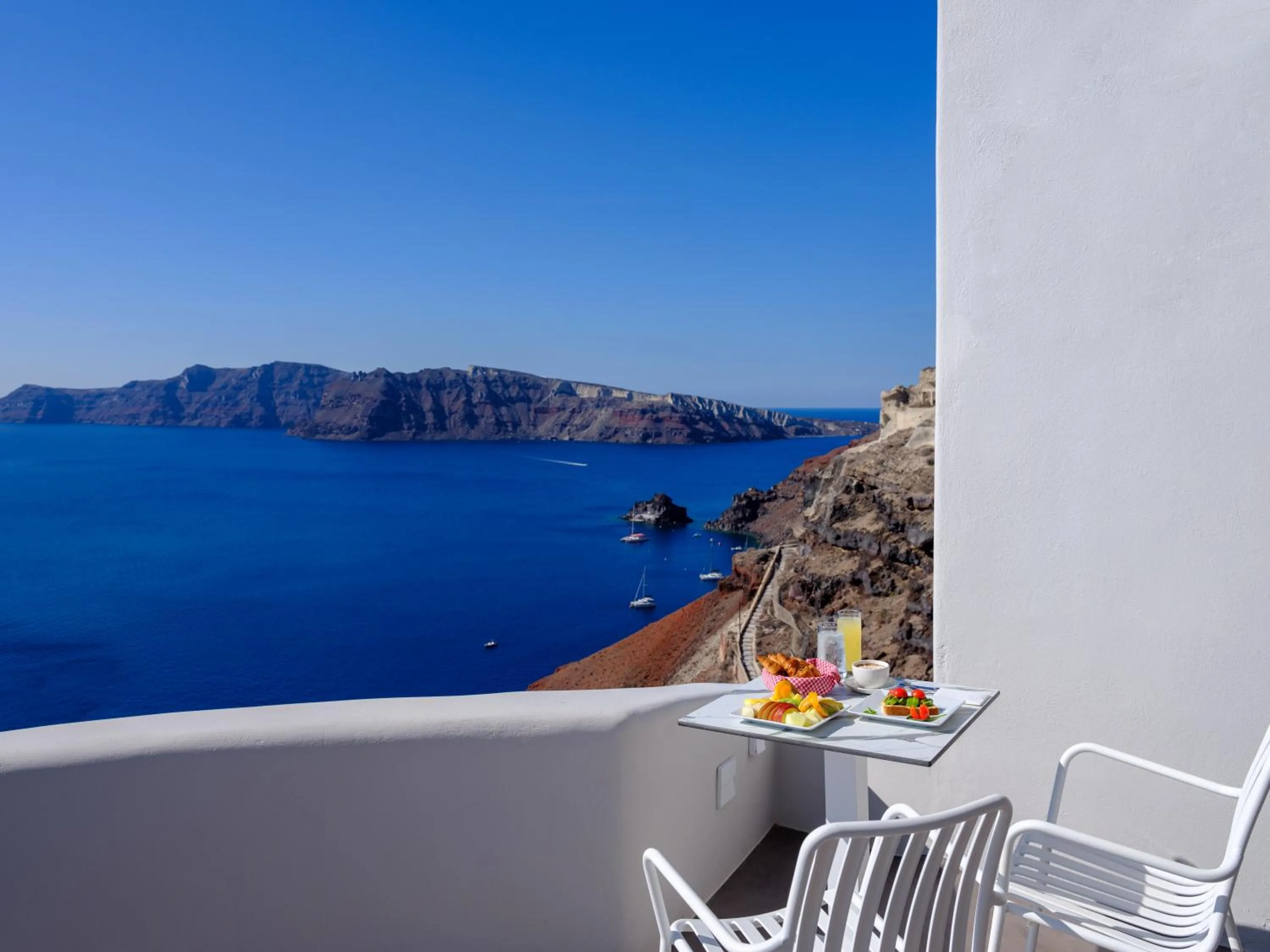 Food and drinks in Nostos Apartments