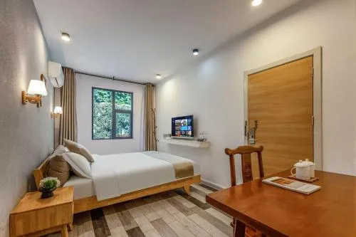 Guilin Lakeside Yige Hotel
