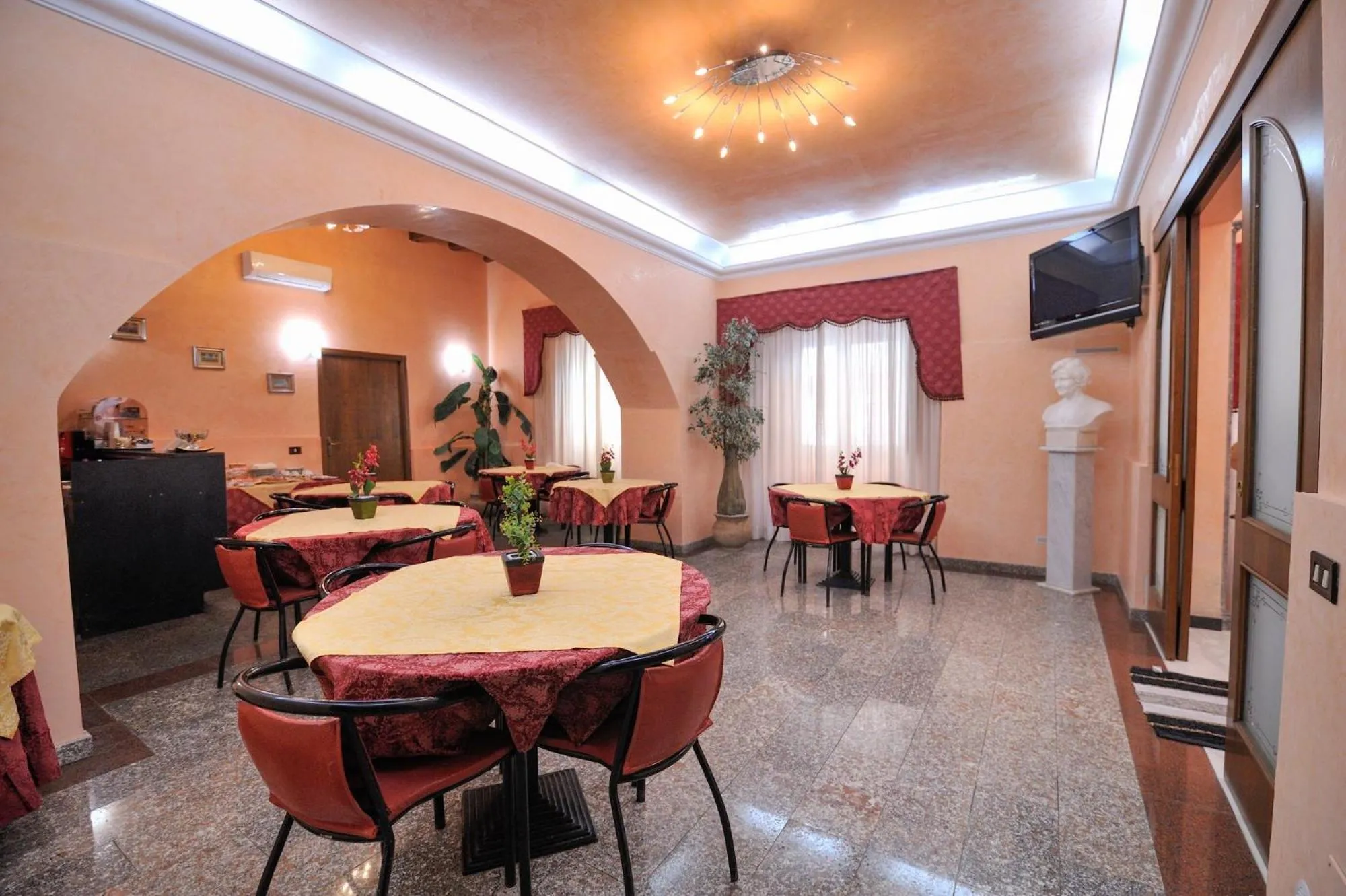 Breakfast in Hotel Piccolo