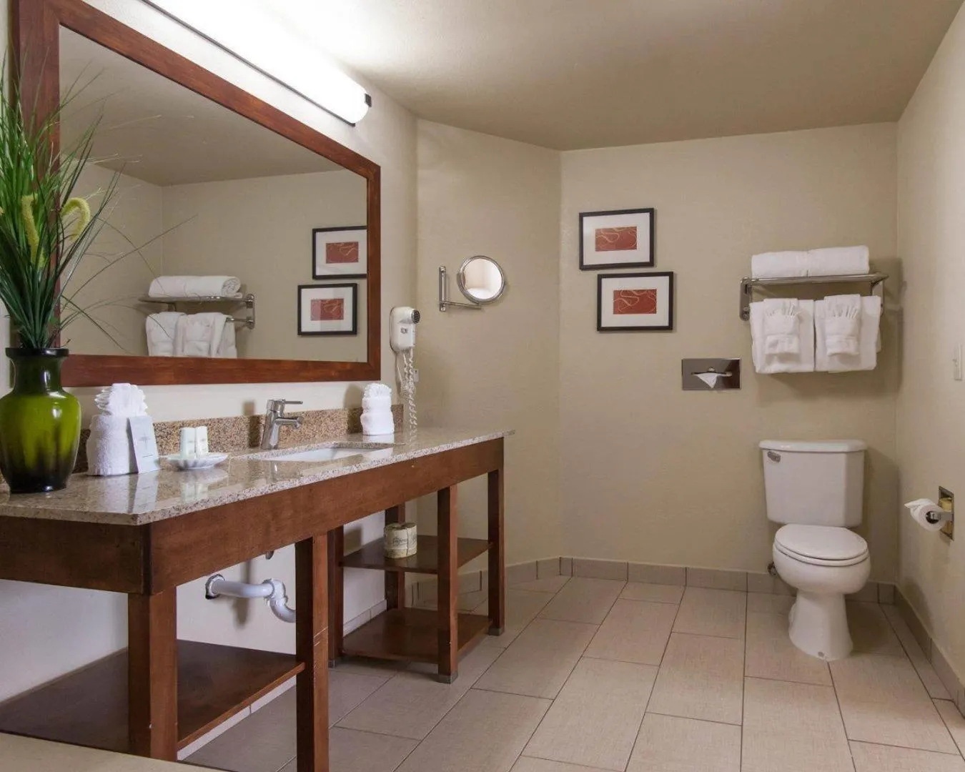 Bedroom in Comfort Suites Tulsa Central