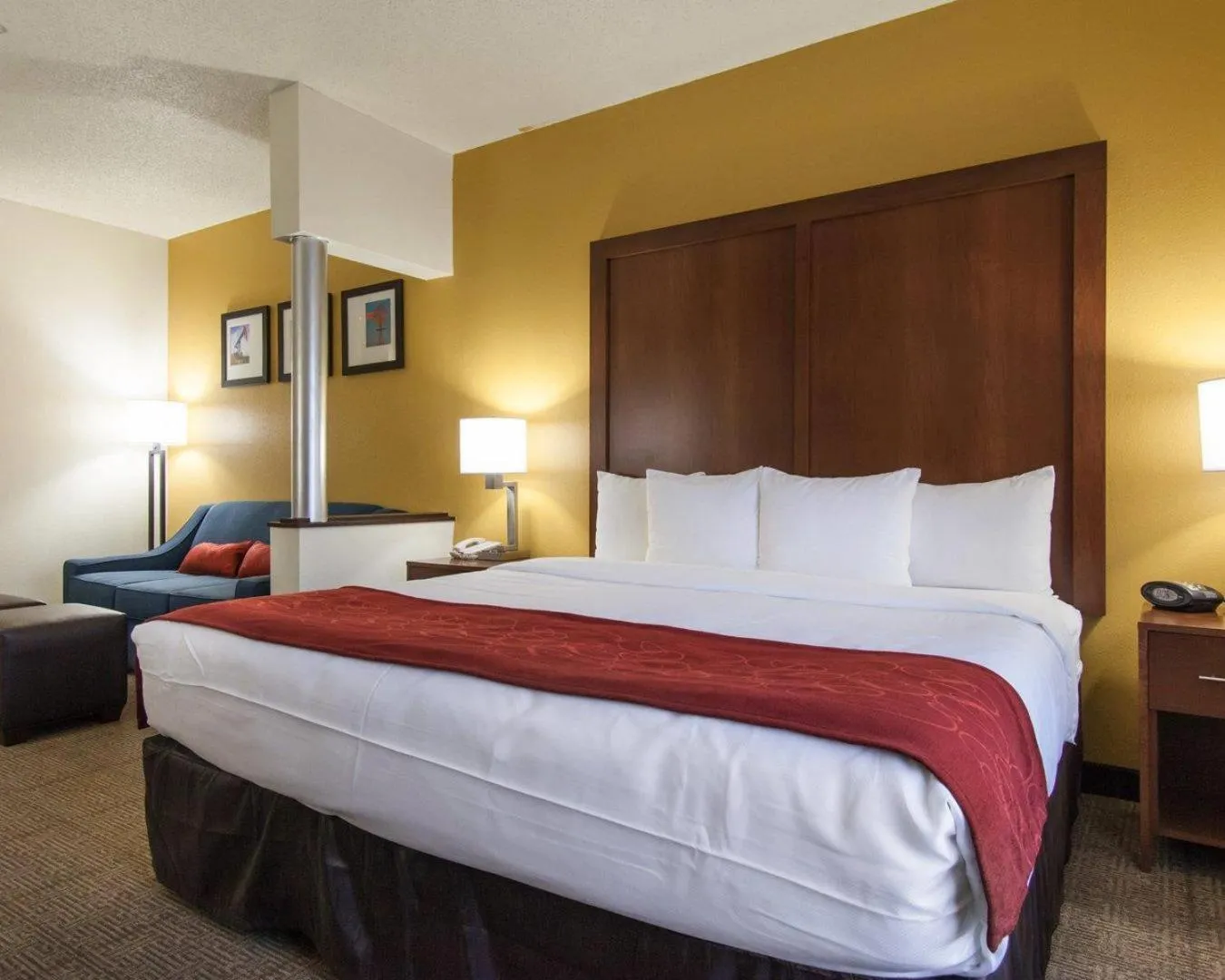 Bedroom, Bed in Comfort Suites Tulsa Central
