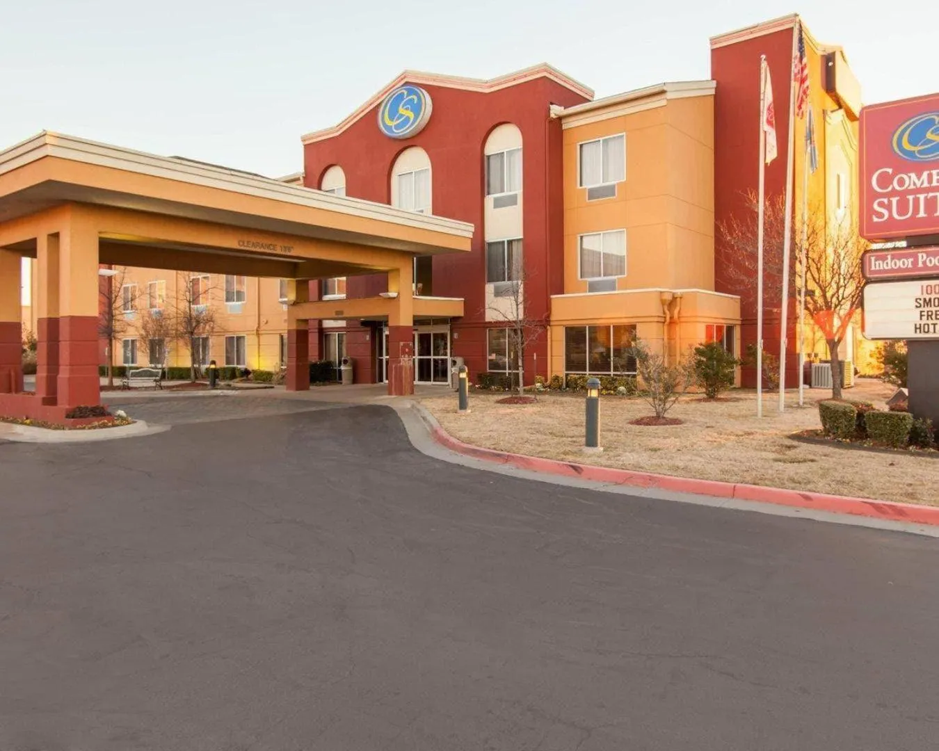 Property building in Comfort Suites Tulsa Central