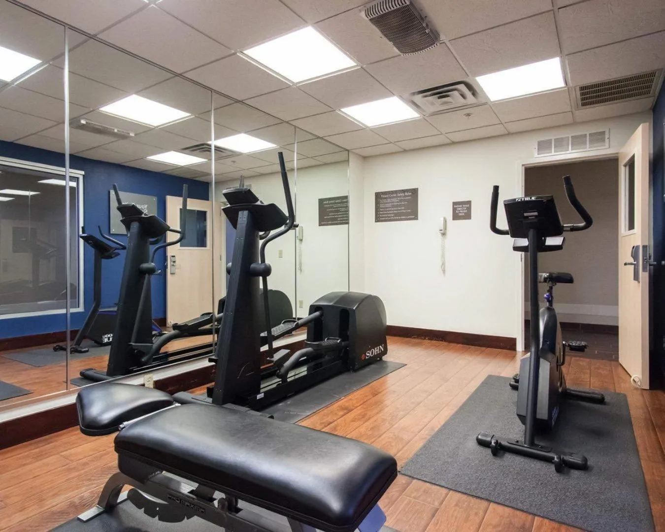 Fitness centre/facilities in Comfort Suites Tulsa Central