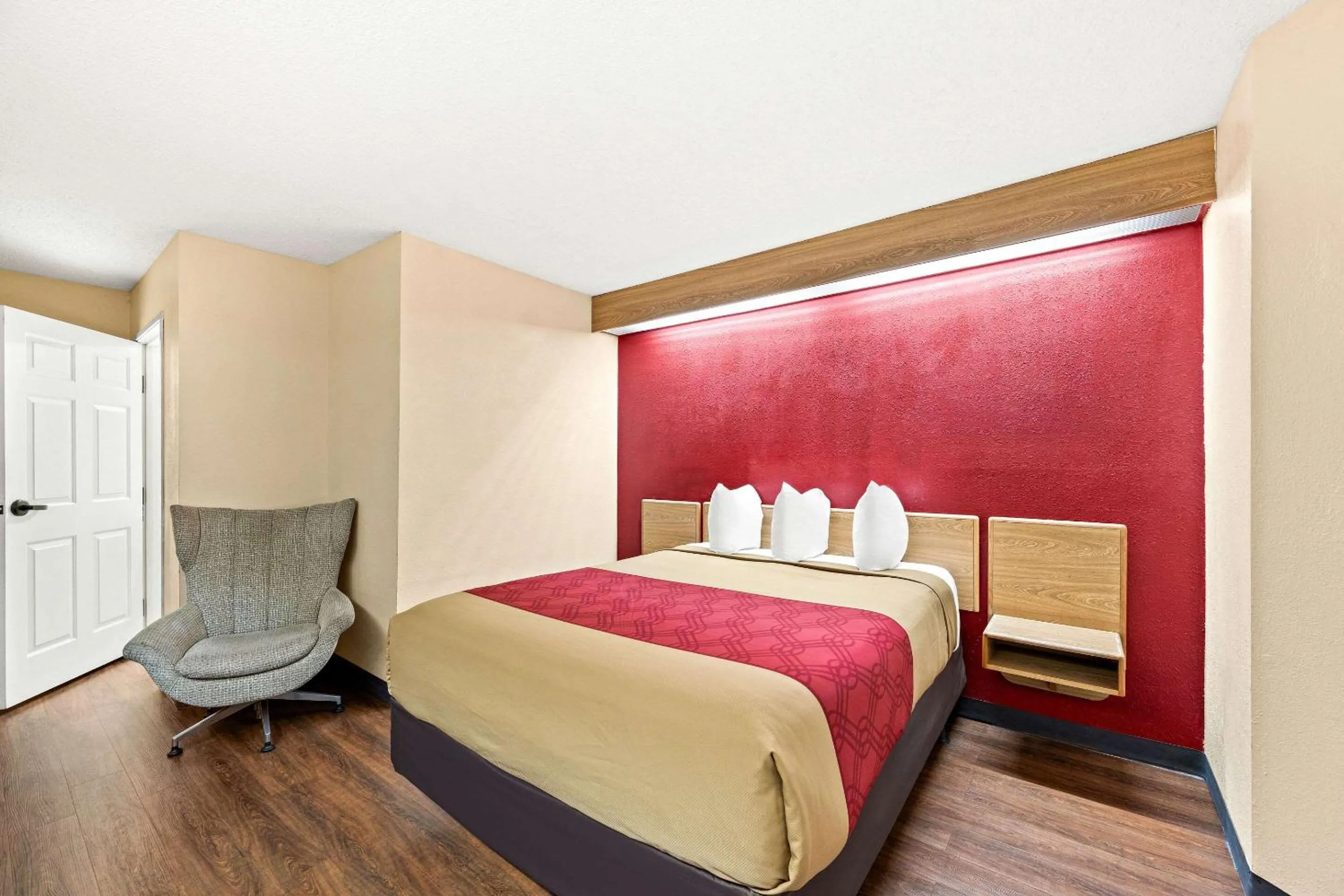 Bedroom, Bed in Econo Lodge London North