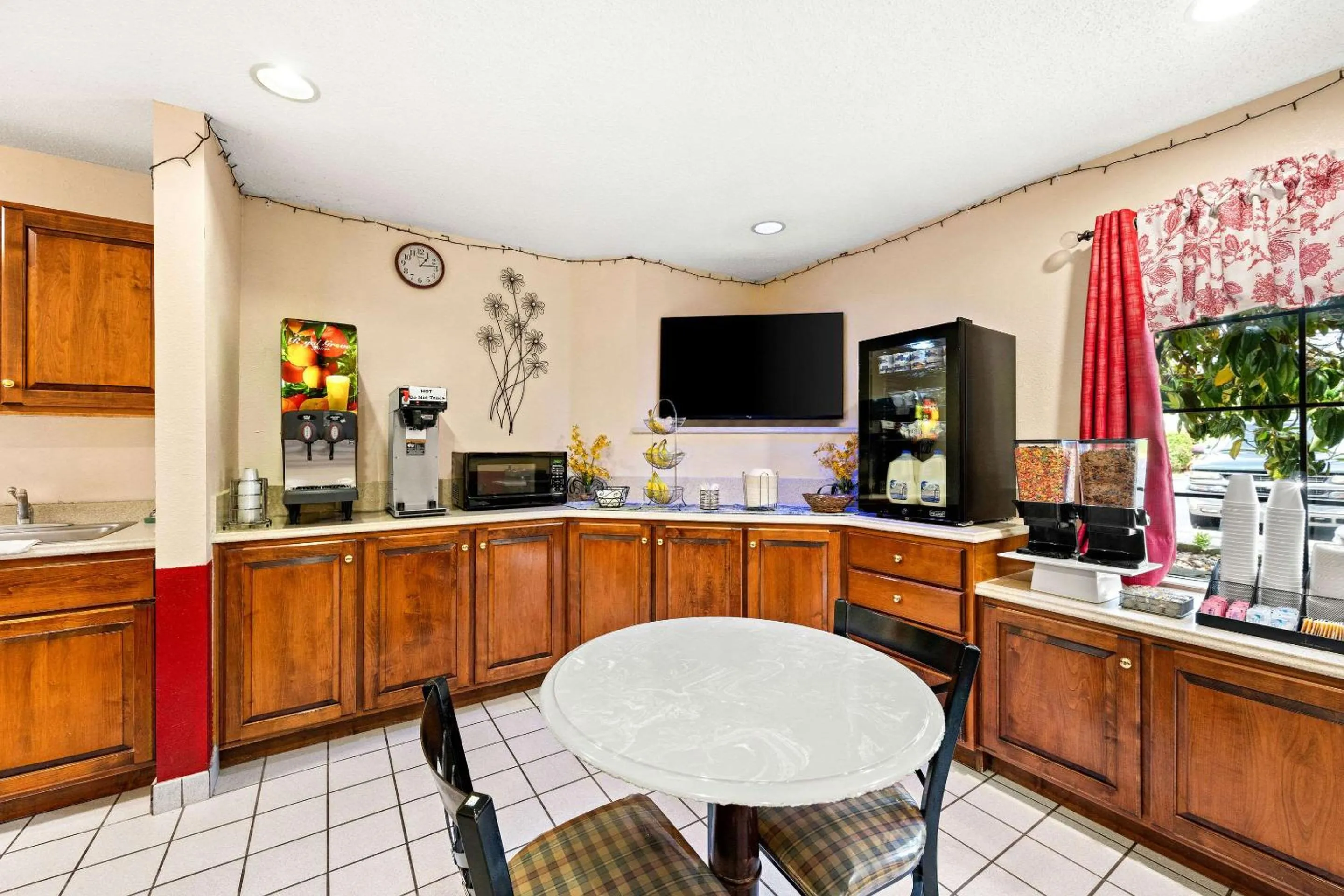 Breakfast in Econo Lodge London North