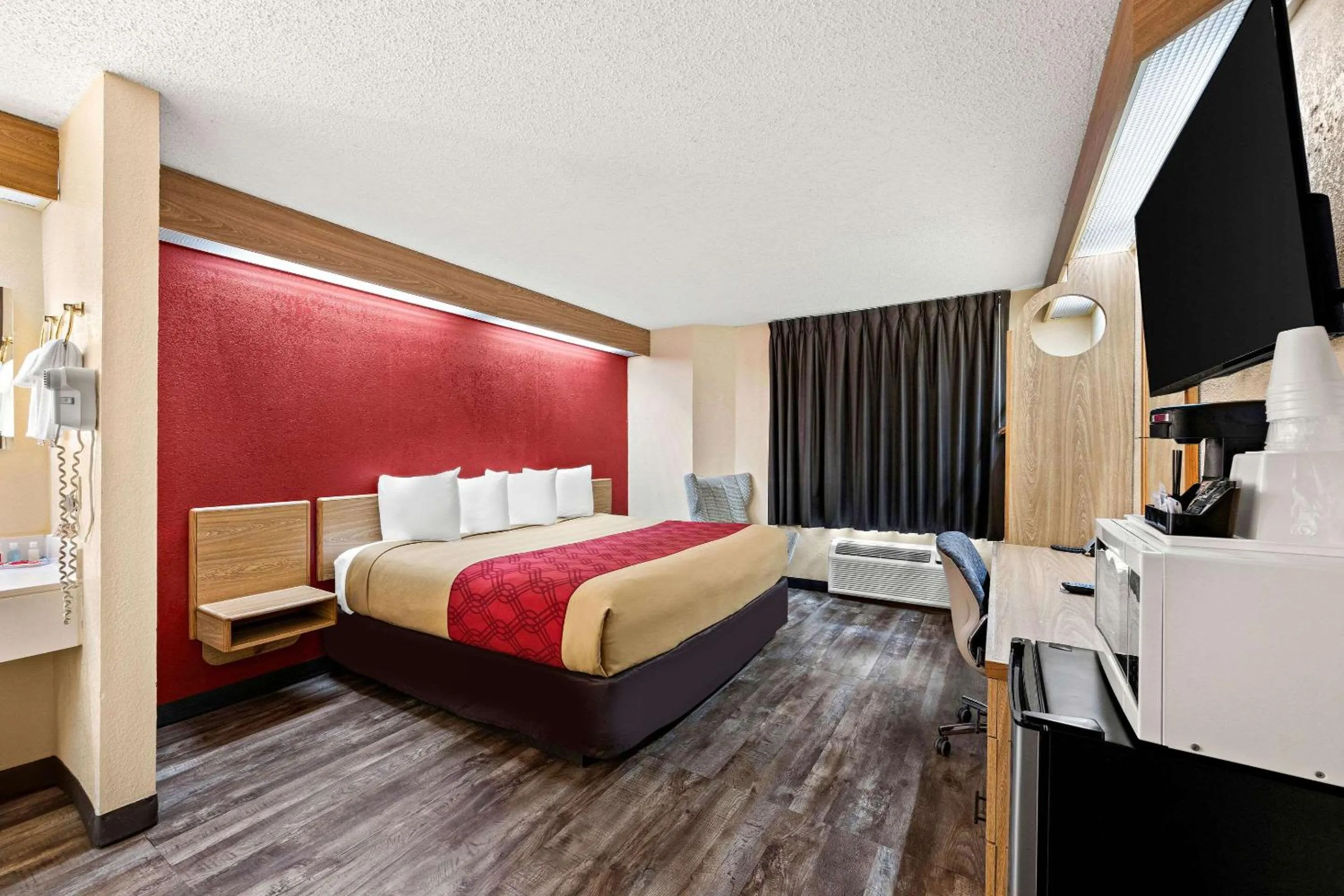 Bedroom, Bed in Econo Lodge London North
