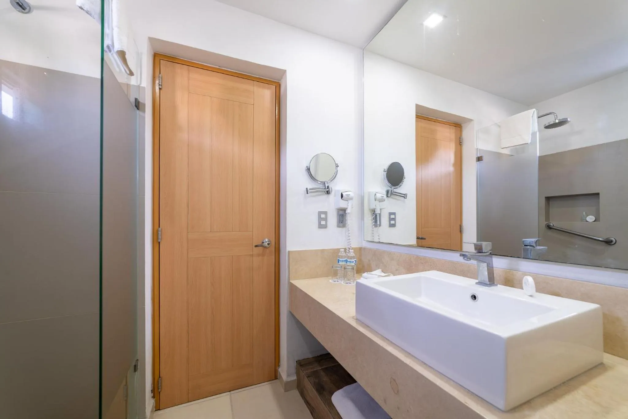 Bathroom in Hotel Castillo Huatulco & Beach Club