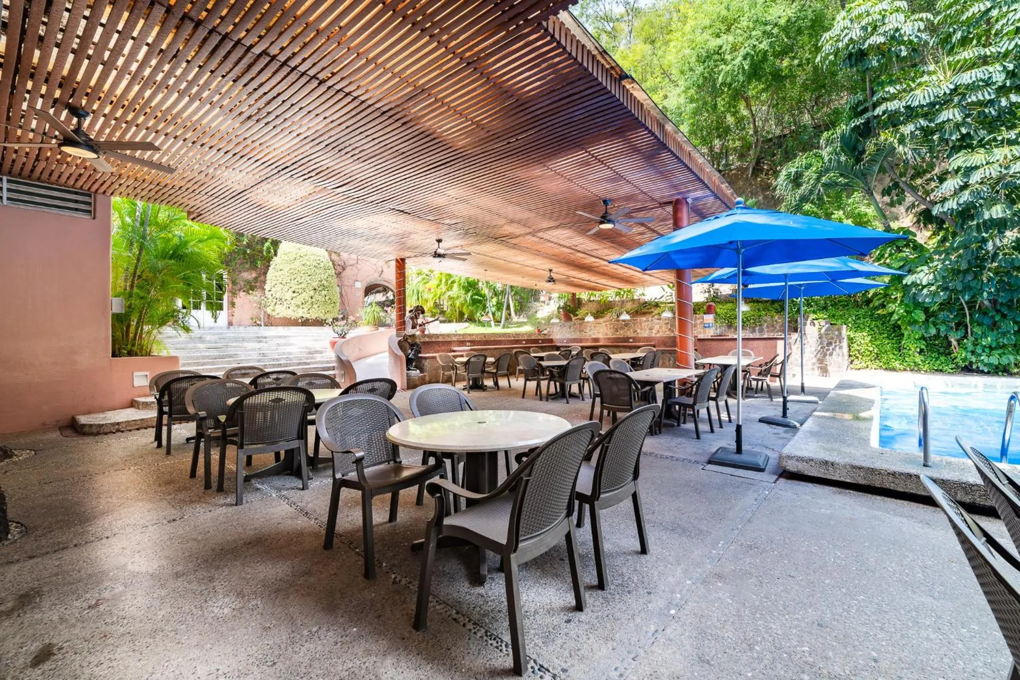 Restaurant/places to eat in Hotel Castillo Huatulco & Beach Club