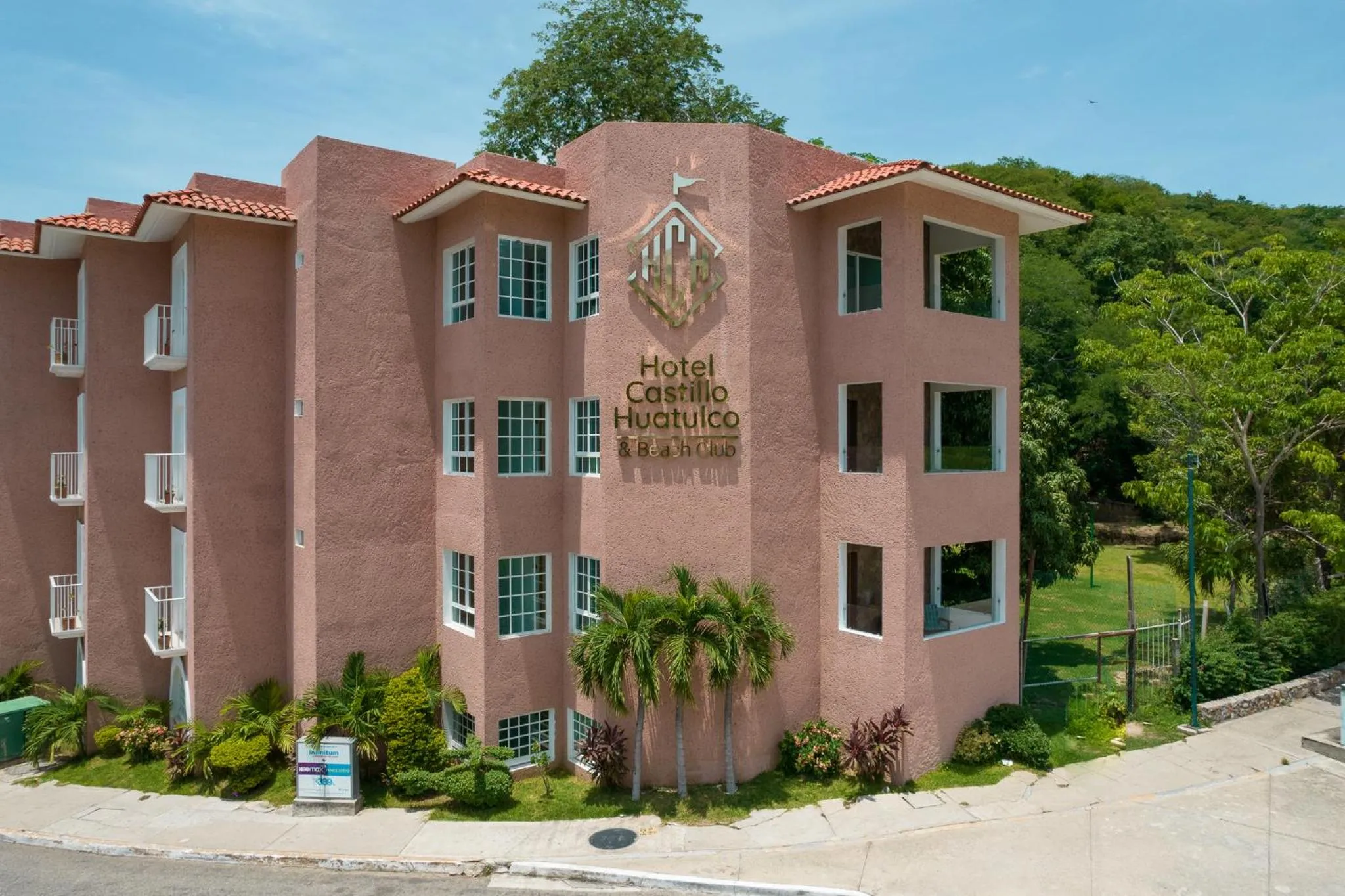 Property building in Hotel Castillo Huatulco & Beach Club