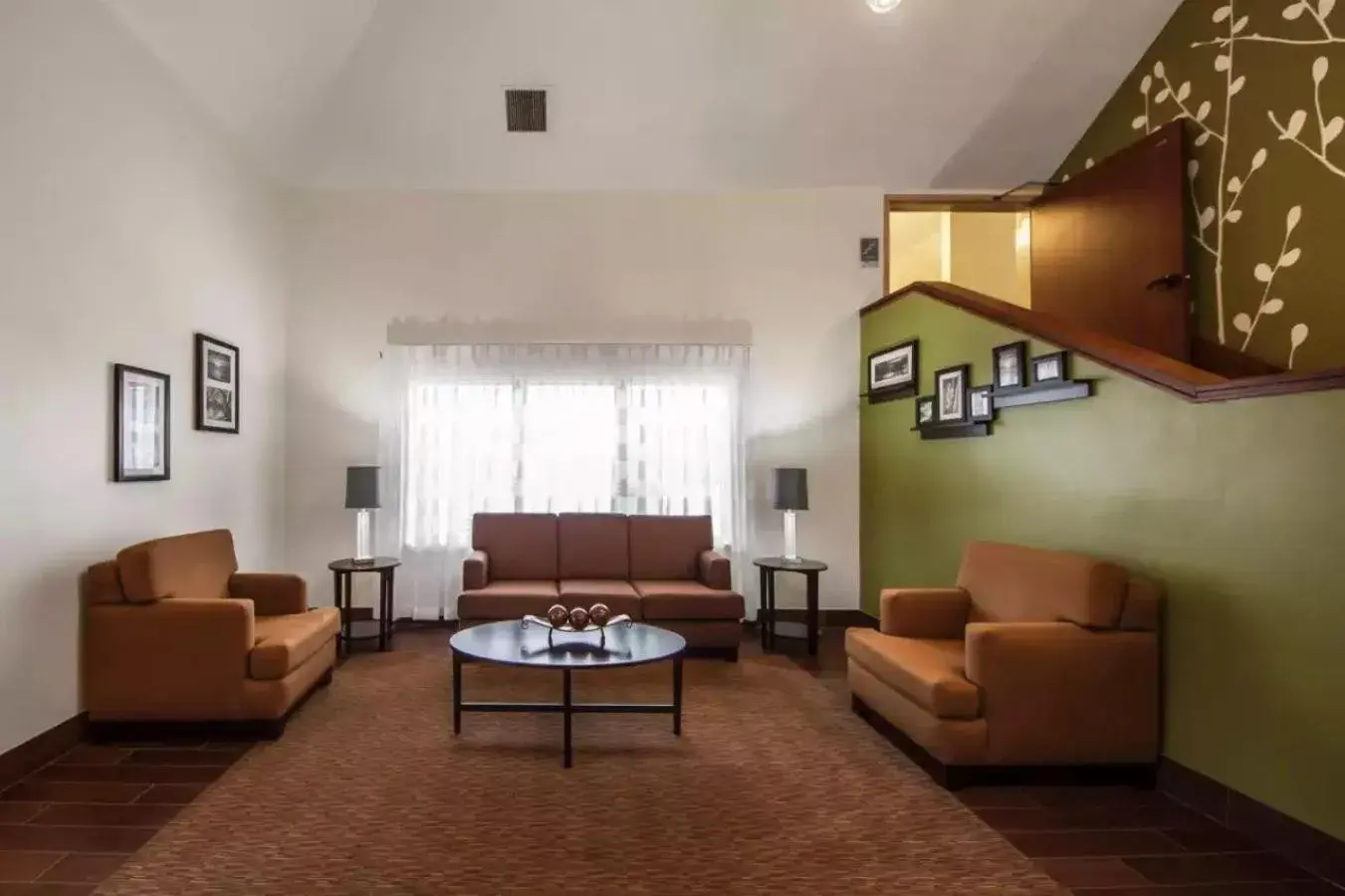 Lobby or reception, Seating Area in Sleep Inn And Suites Central / I-44