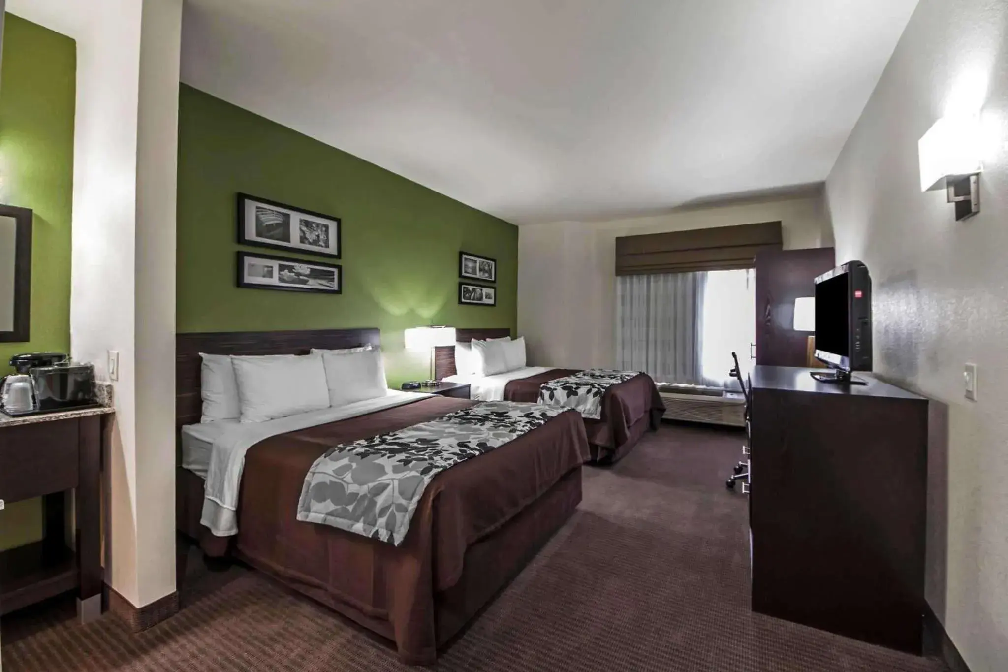 Photo of the whole room, Bed in Sleep Inn And Suites Central / I-44