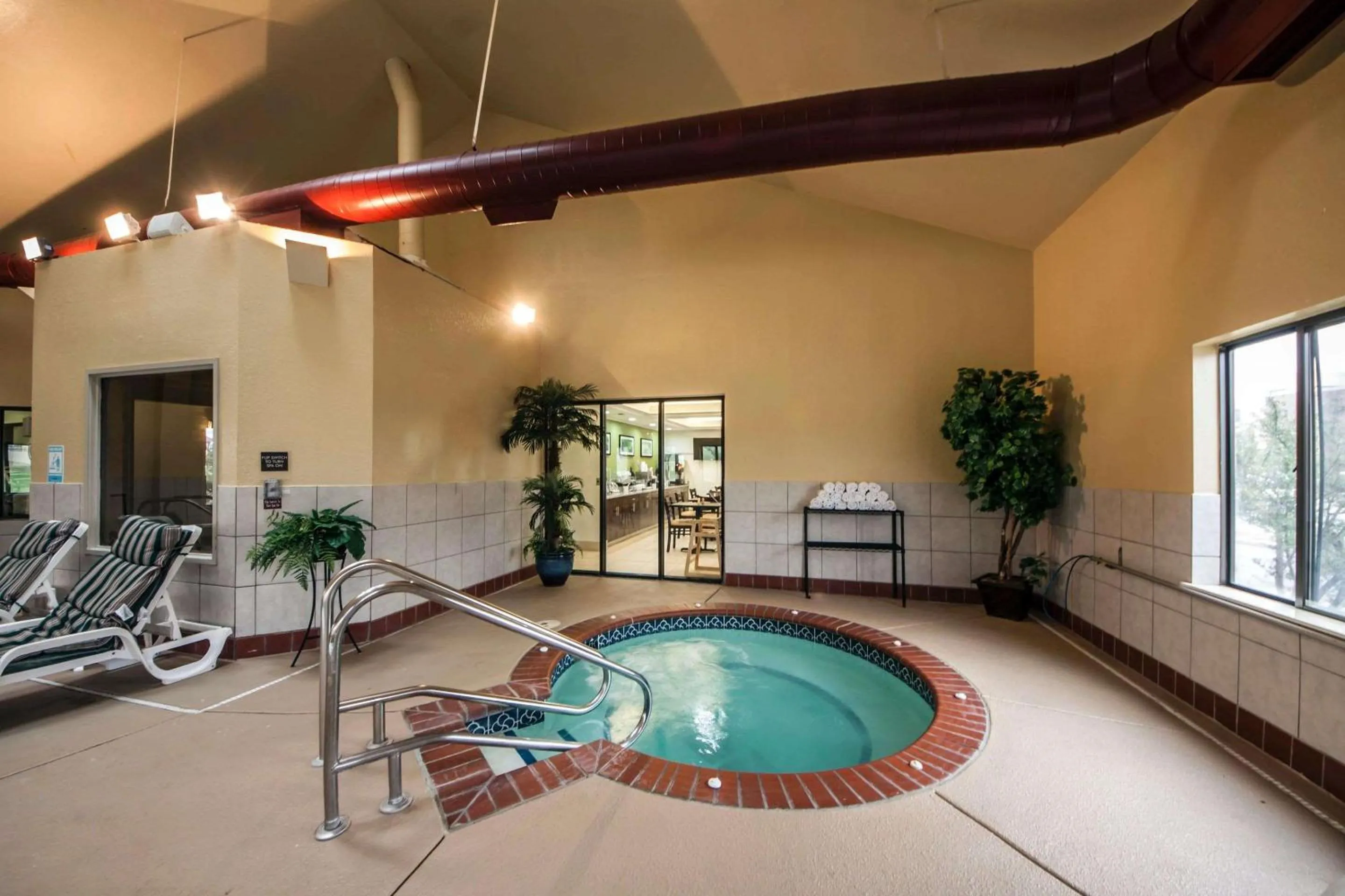 Swimming pool in Sleep Inn & Suites Tulsa Central I-44