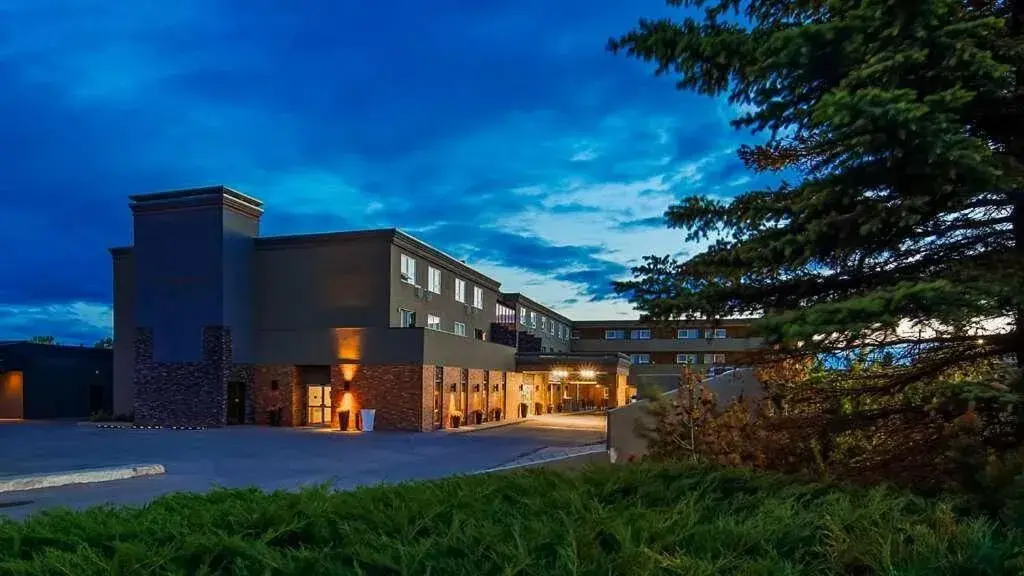 Property building in Days Inn by Wyndham Airdrie Property building in Days Inn by Wyndham Airdrie